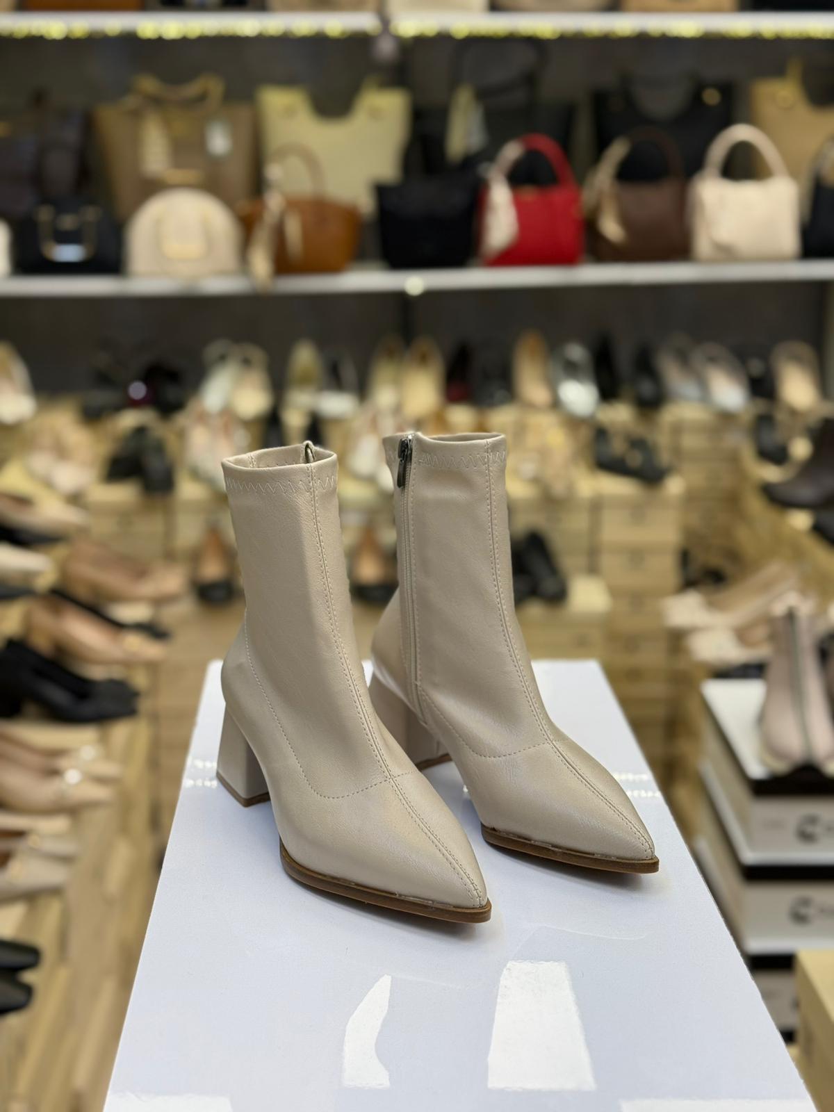 Kare Topuk Sivri Burun Streç Bot