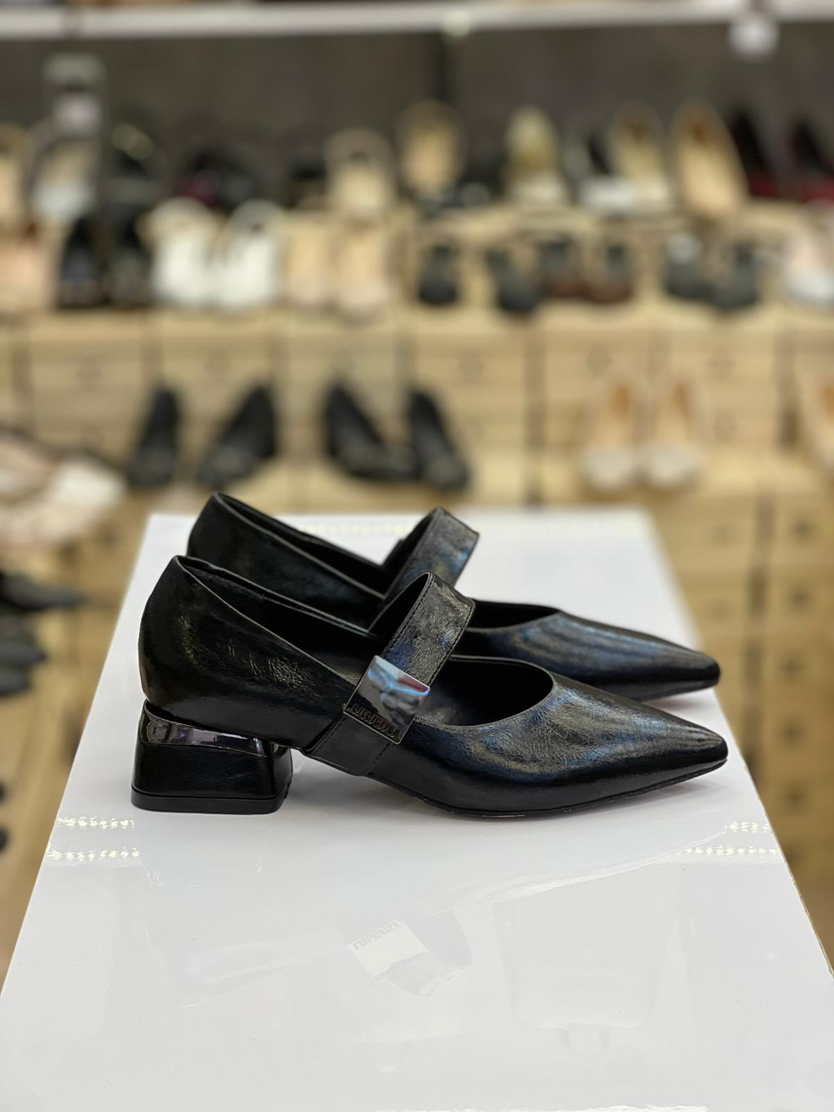 Kısa G.Topuk Kırışık Deri Tokalı Babet