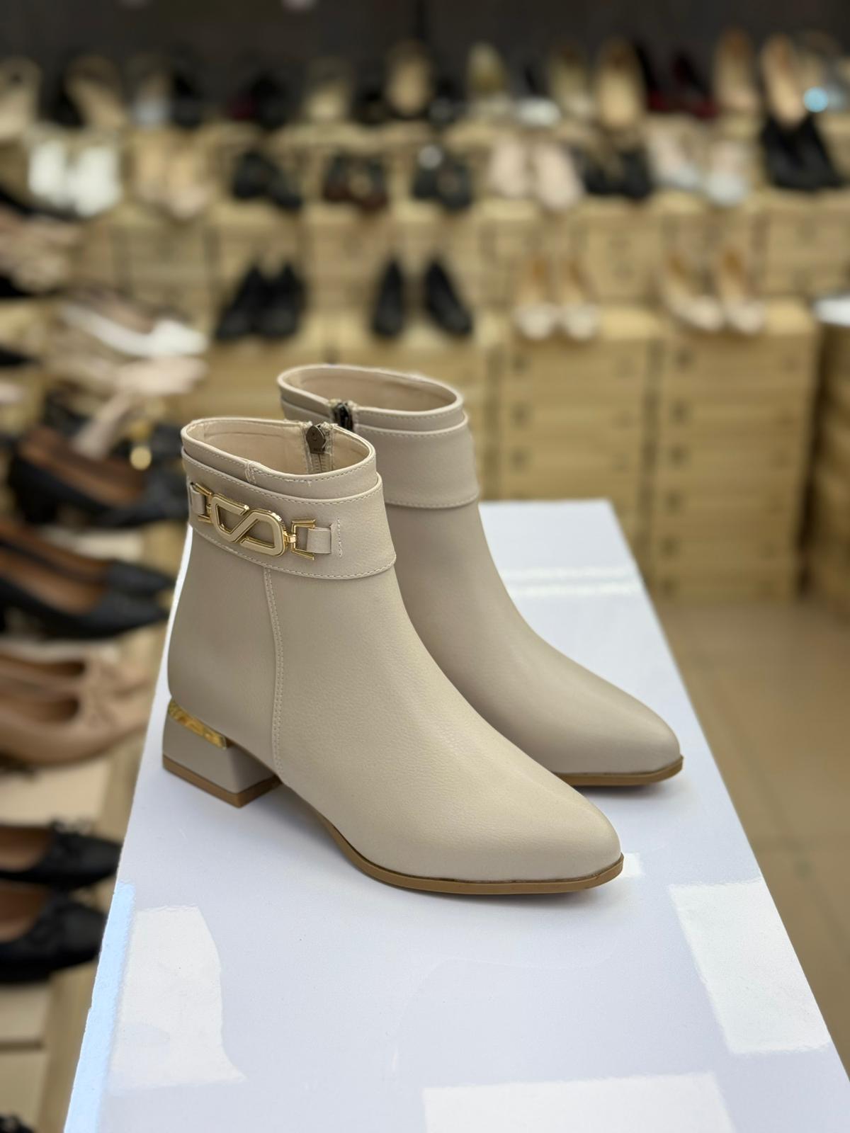 Kısa Topuk Rahat Topuklu Bot CC05-TEN