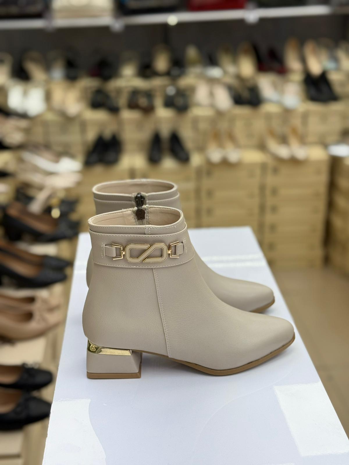 Kısa Topuk Rahat Topuklu Bot CC05-TEN