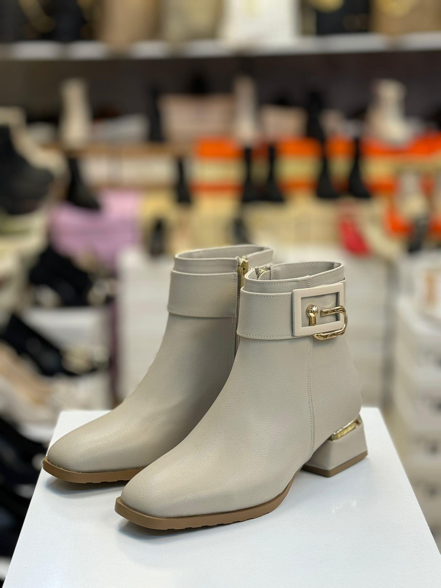 Küt Burunlu Topuk Detaylı Rahat Kadın Bot