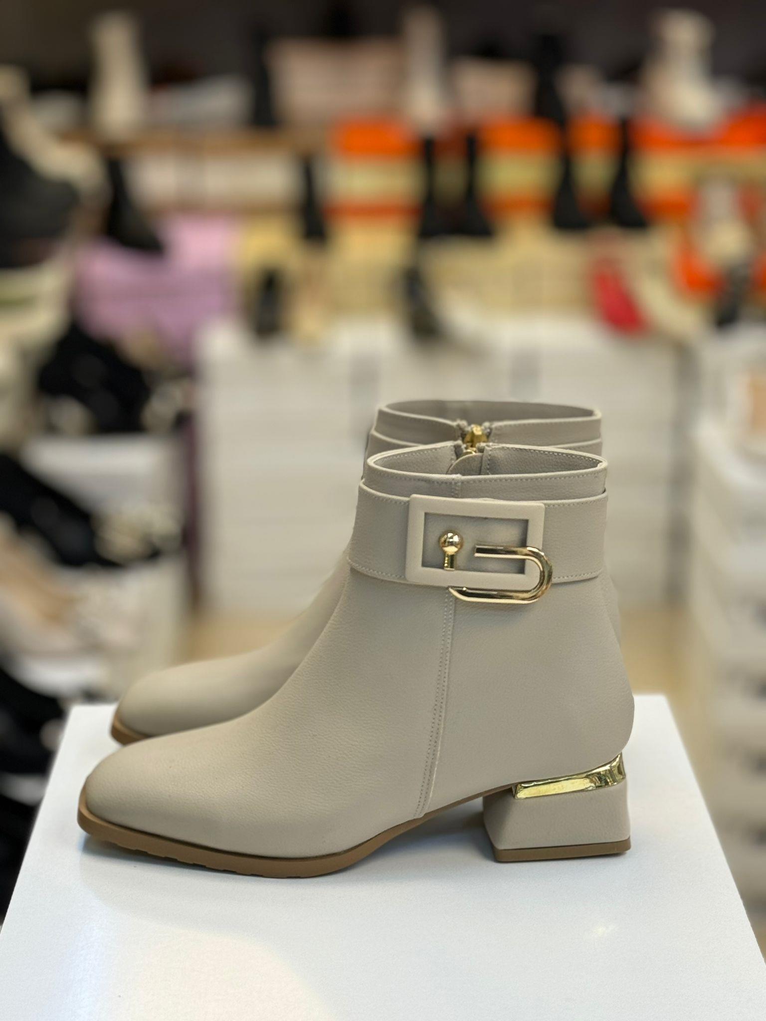 Küt Burunlu Topuk Detaylı Rahat Kadın Bot