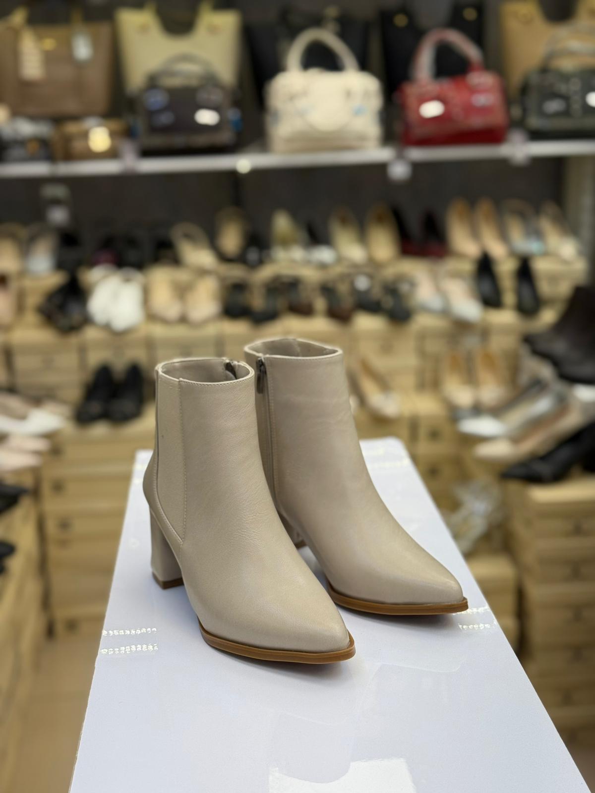 Lastikli Fermuarlı Rahat Topuklu Bot