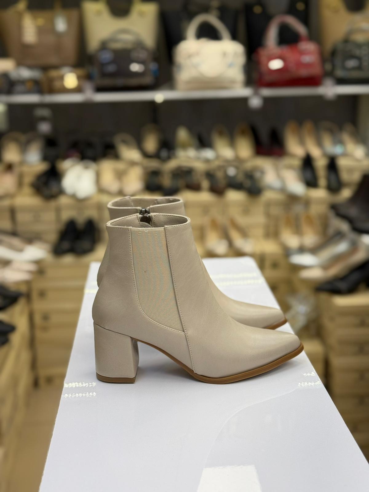 Lastikli Fermuarlı Rahat Topuklu Bot