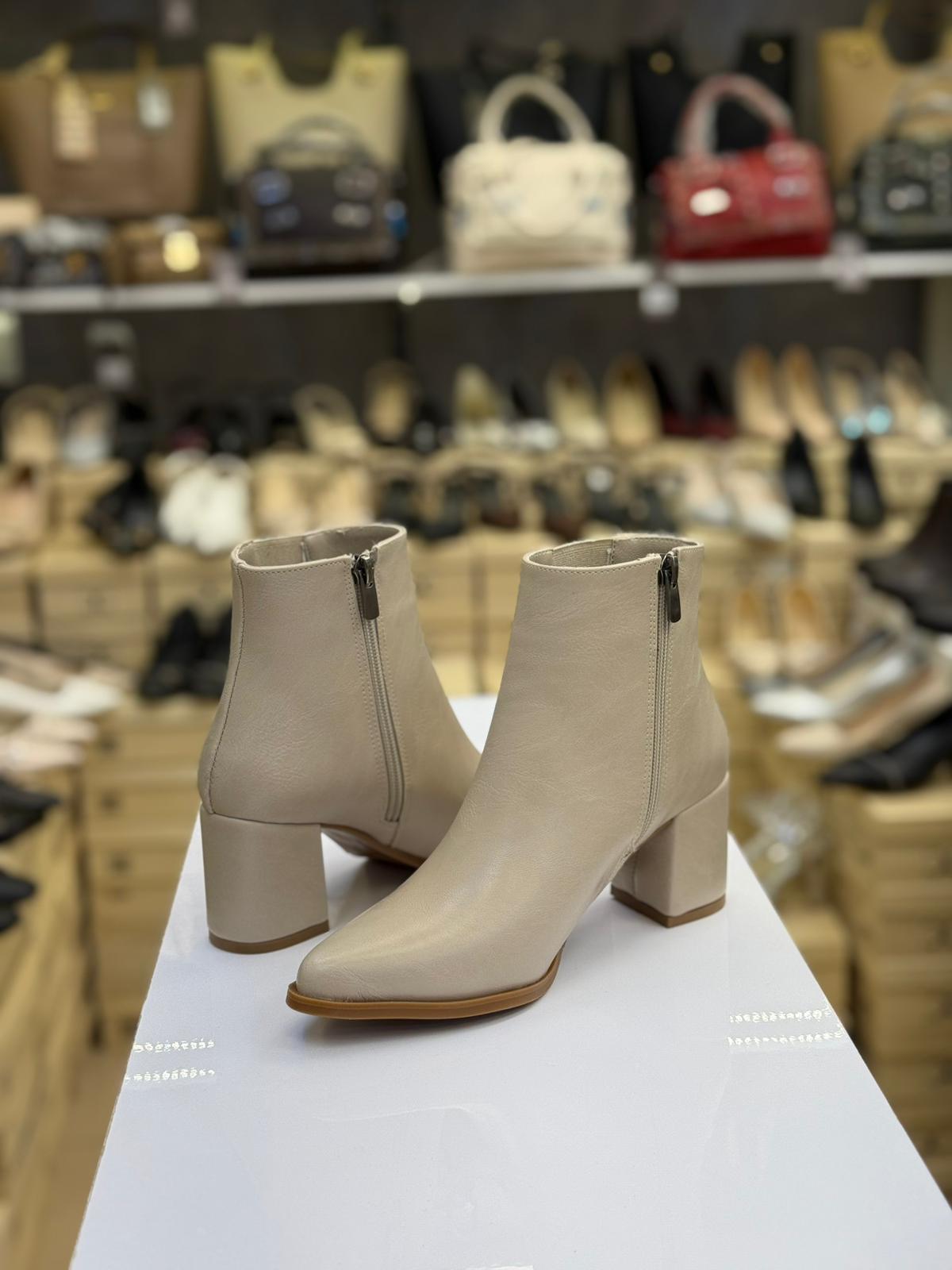 Lastikli Fermuarlı Rahat Topuklu Bot