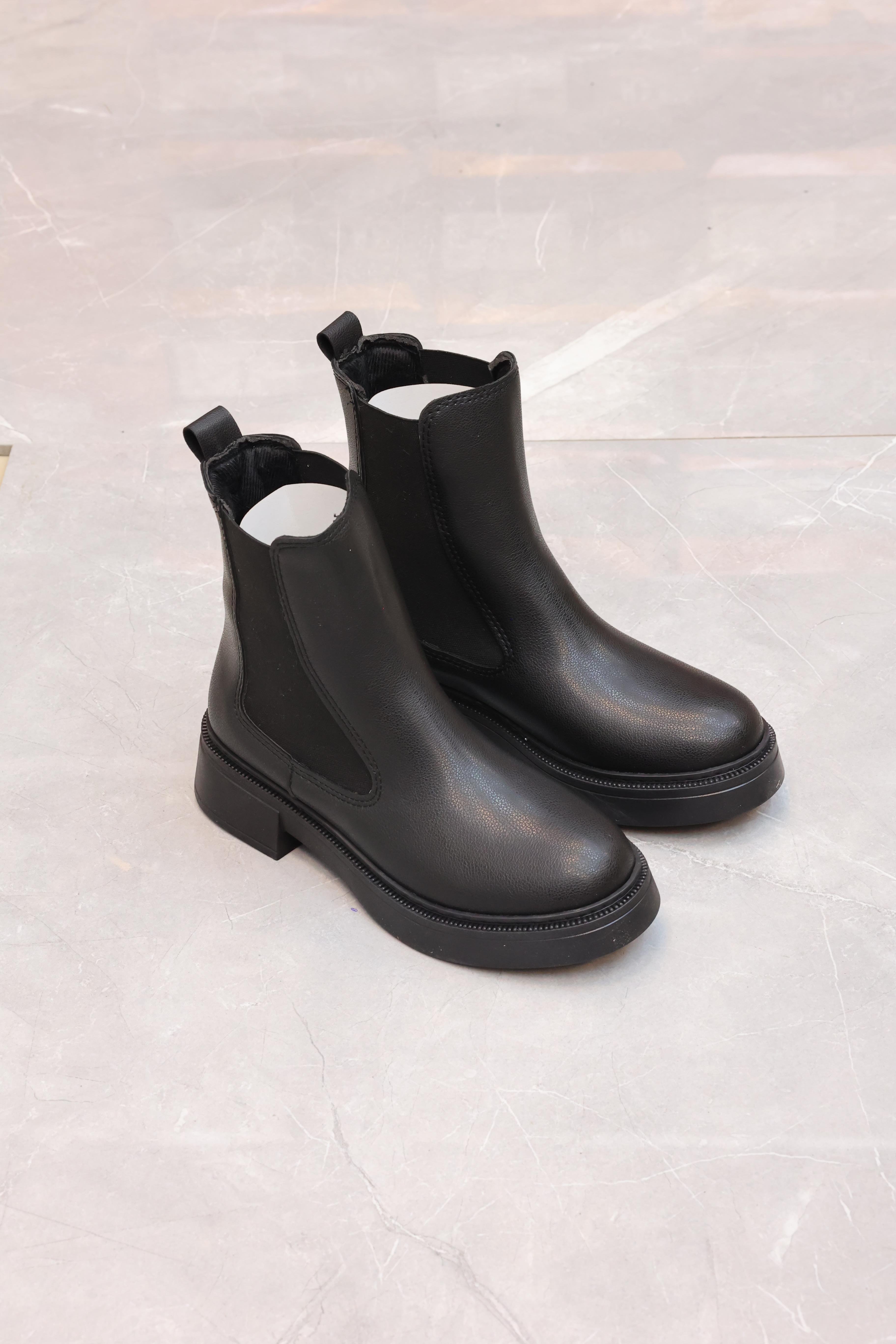 Lastikli Kaymaz Taban Yeni Sezon Bot Siyah