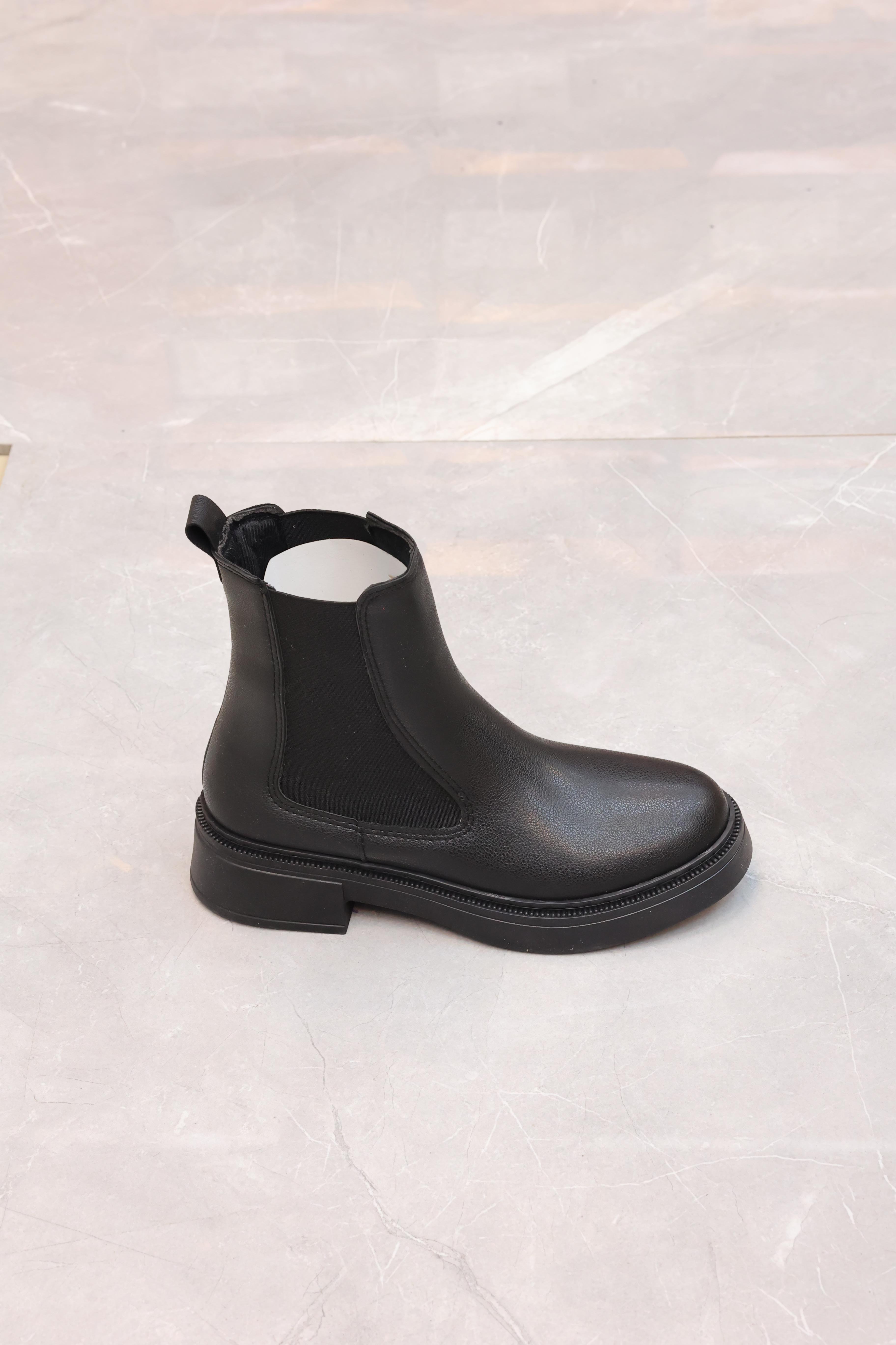 Lastikli Kaymaz Taban Yeni Sezon Bot Siyah