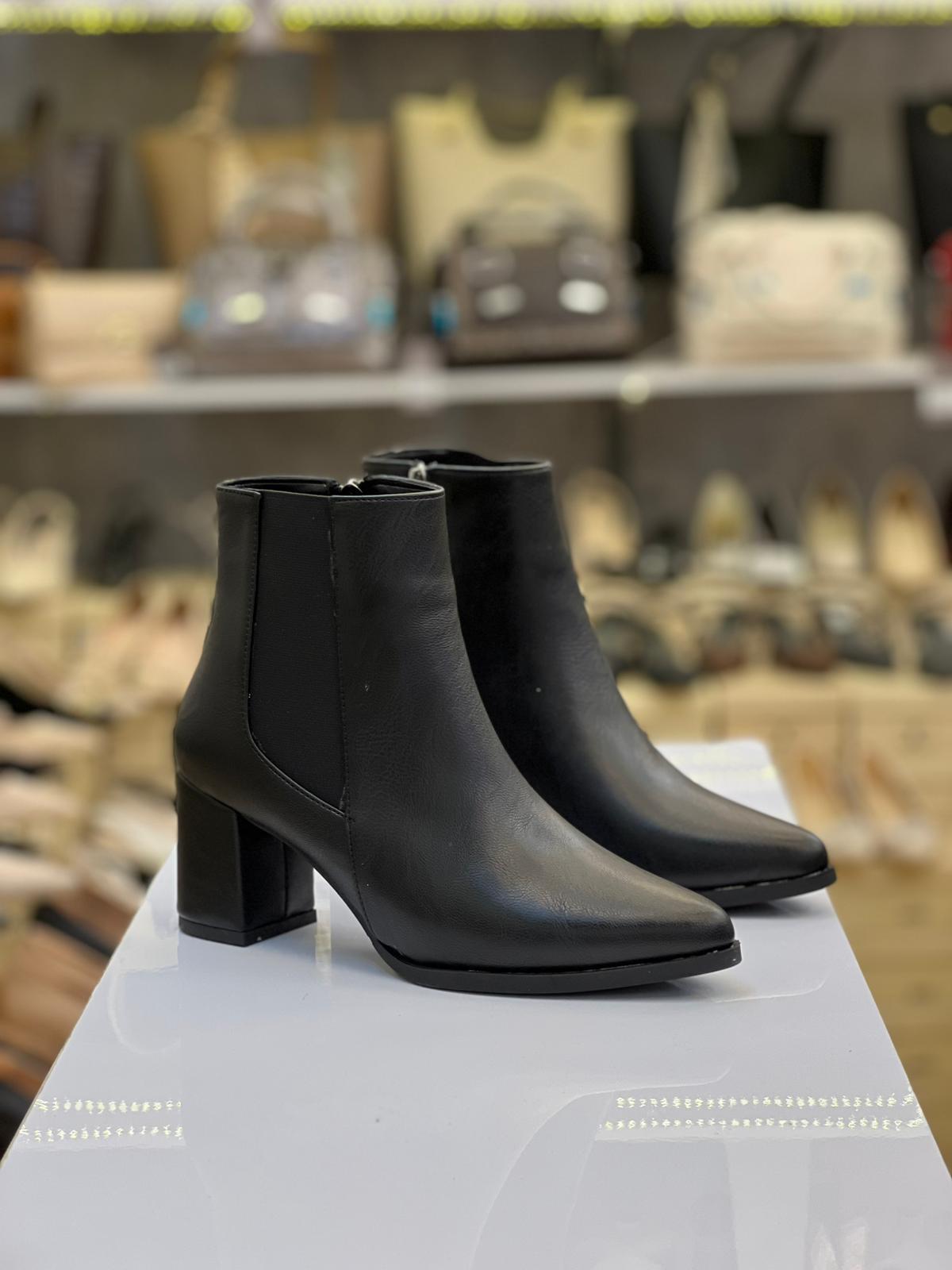 Lastikli Rahat Siyah Bot