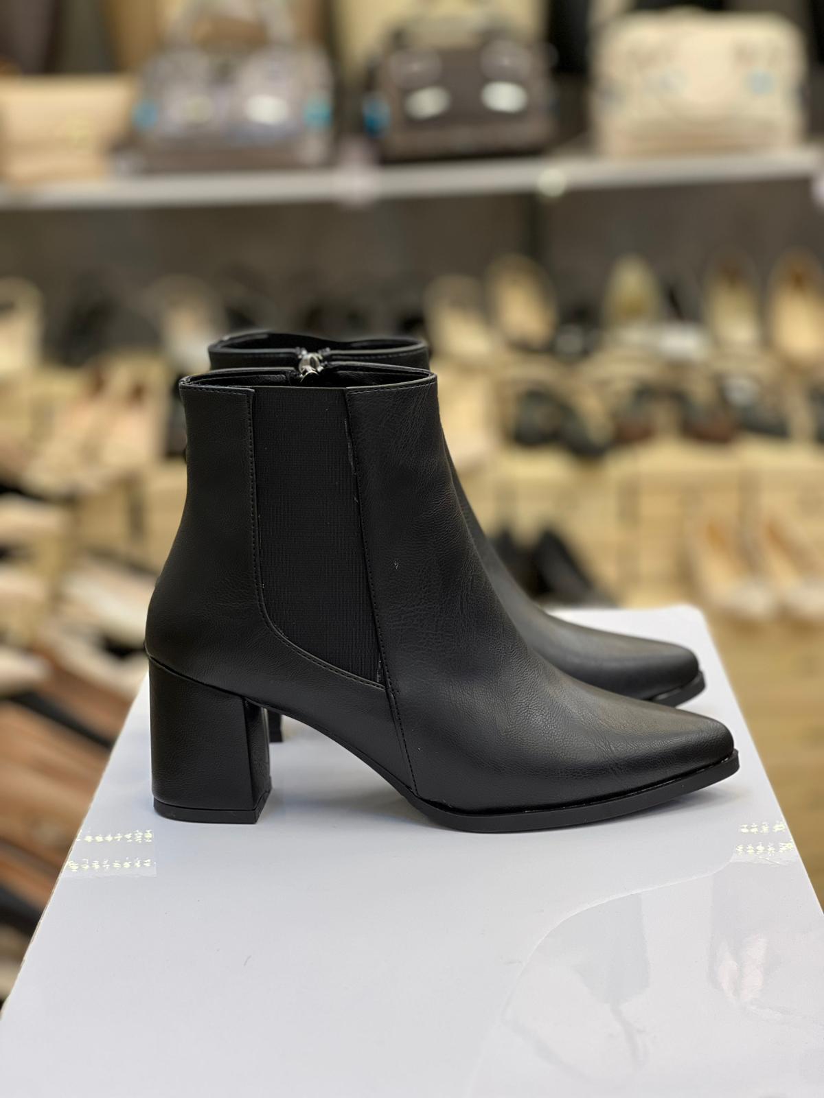 Lastikli Rahat Siyah Bot