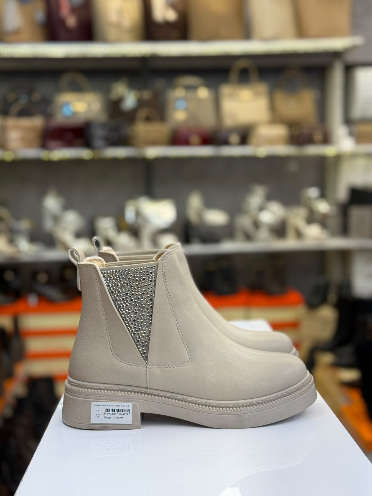 Lastikli Taşlı Kaymaz Taban Kısa Bot Krem