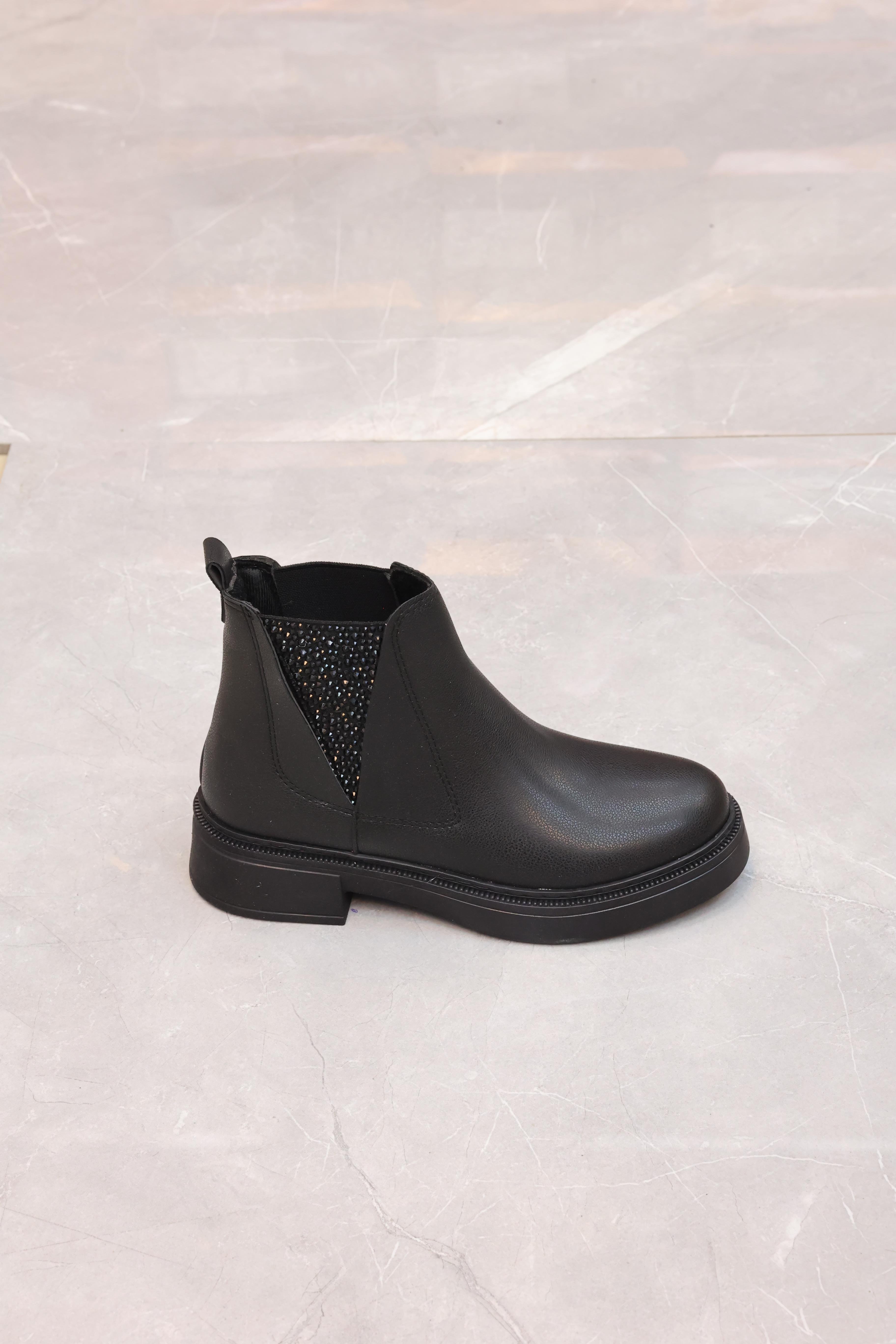 Lastikli Taşlı Rahat Kaydırmaz Bot Siyah