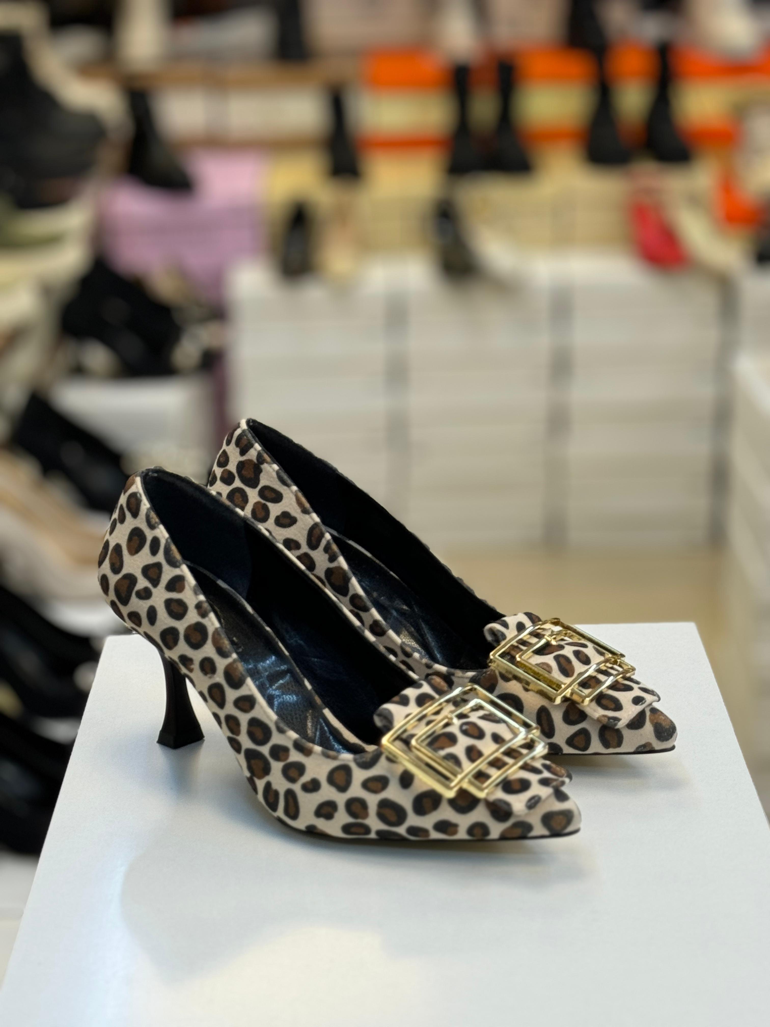 Leopar Desenli Rahat Topuklu Tokalı Kadın Ayakkabısı