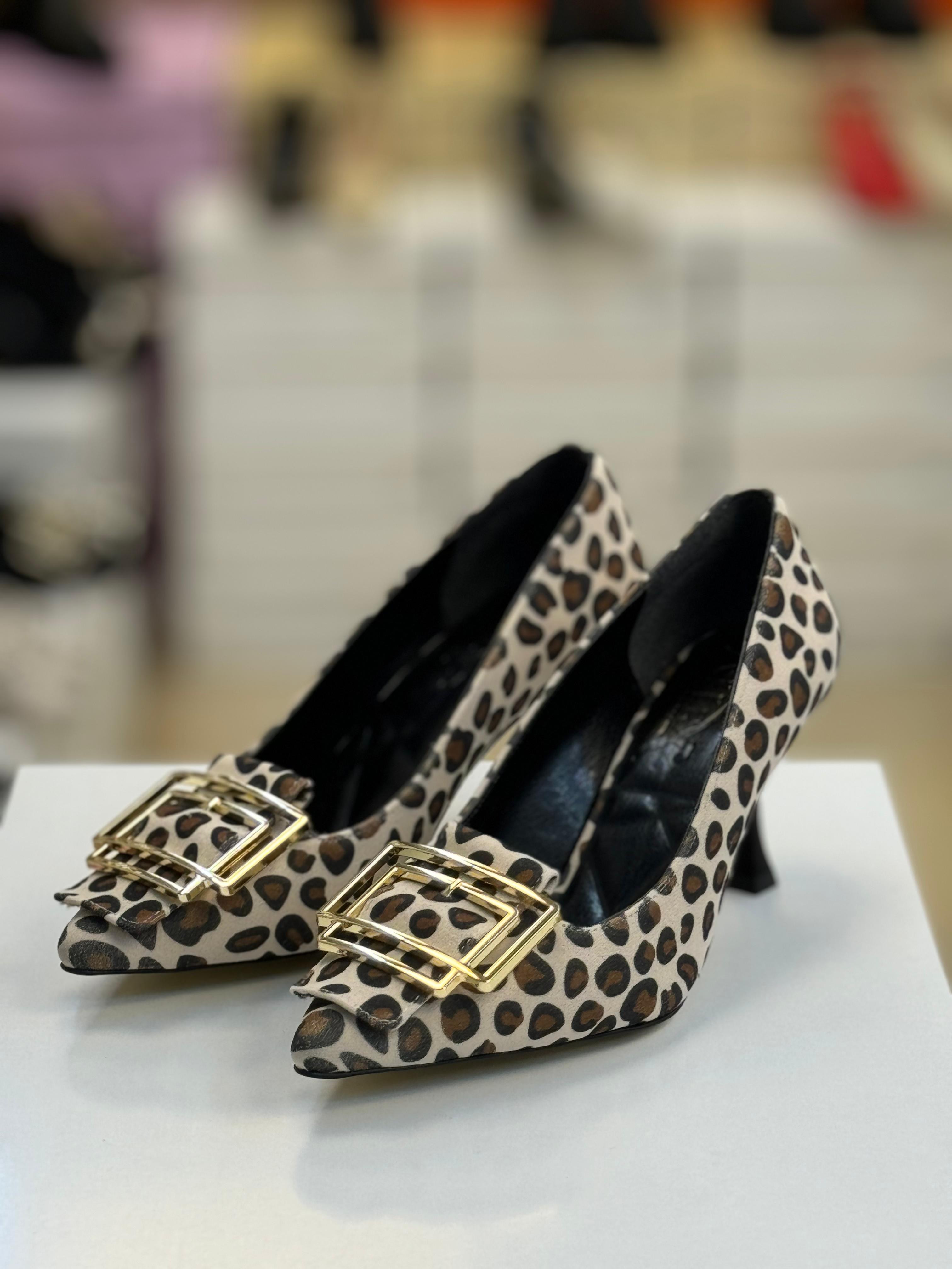 Leopar Desenli Rahat Topuklu Tokalı Kadın Ayakkabısı