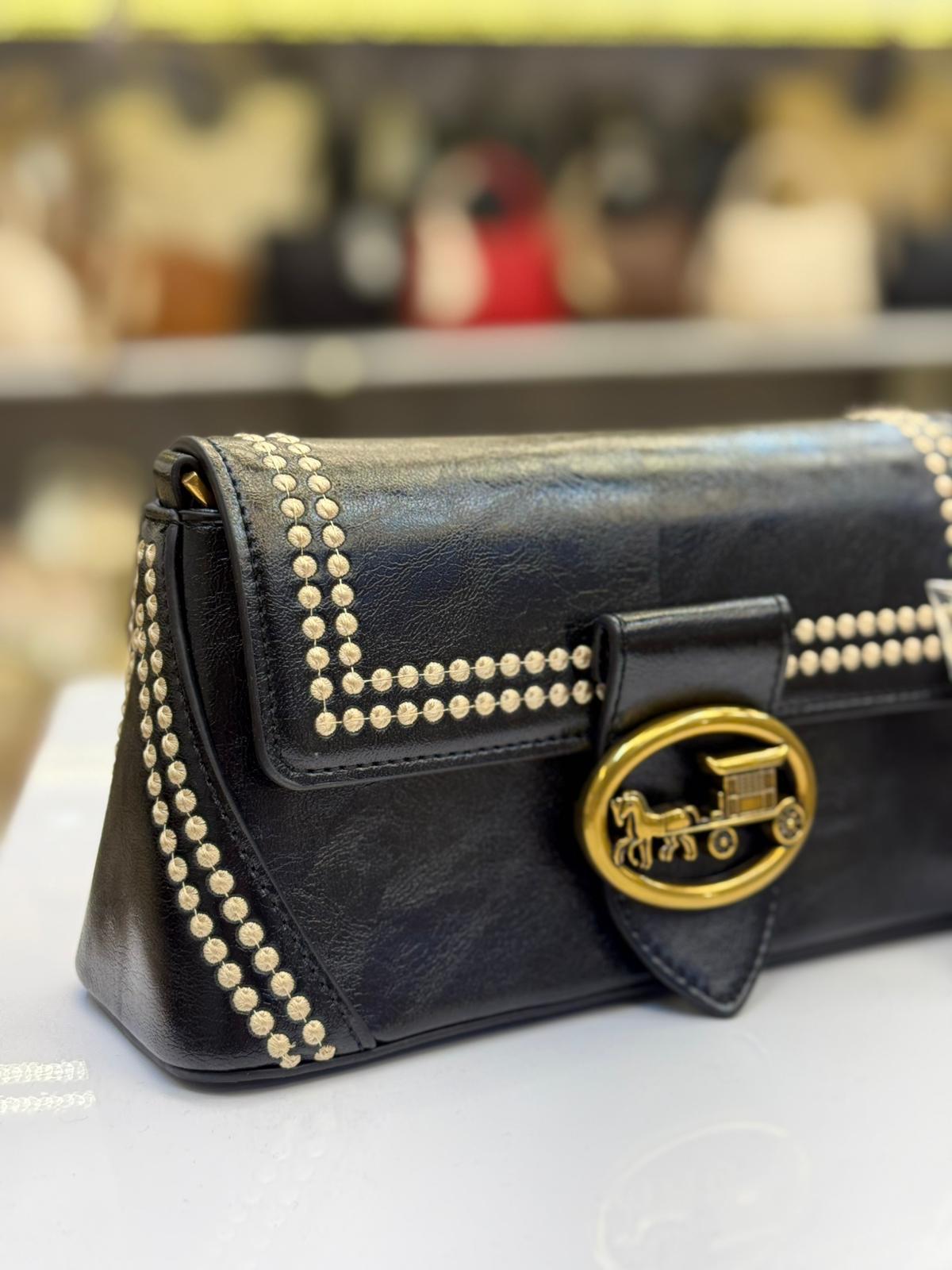 Levidor Siyah Benek Detay Omuz Çantası