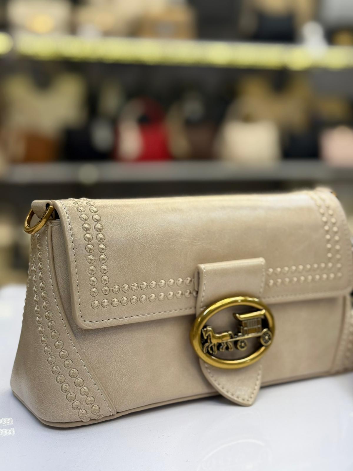 Levidor Vizon Benek Detay Omuz Çantası