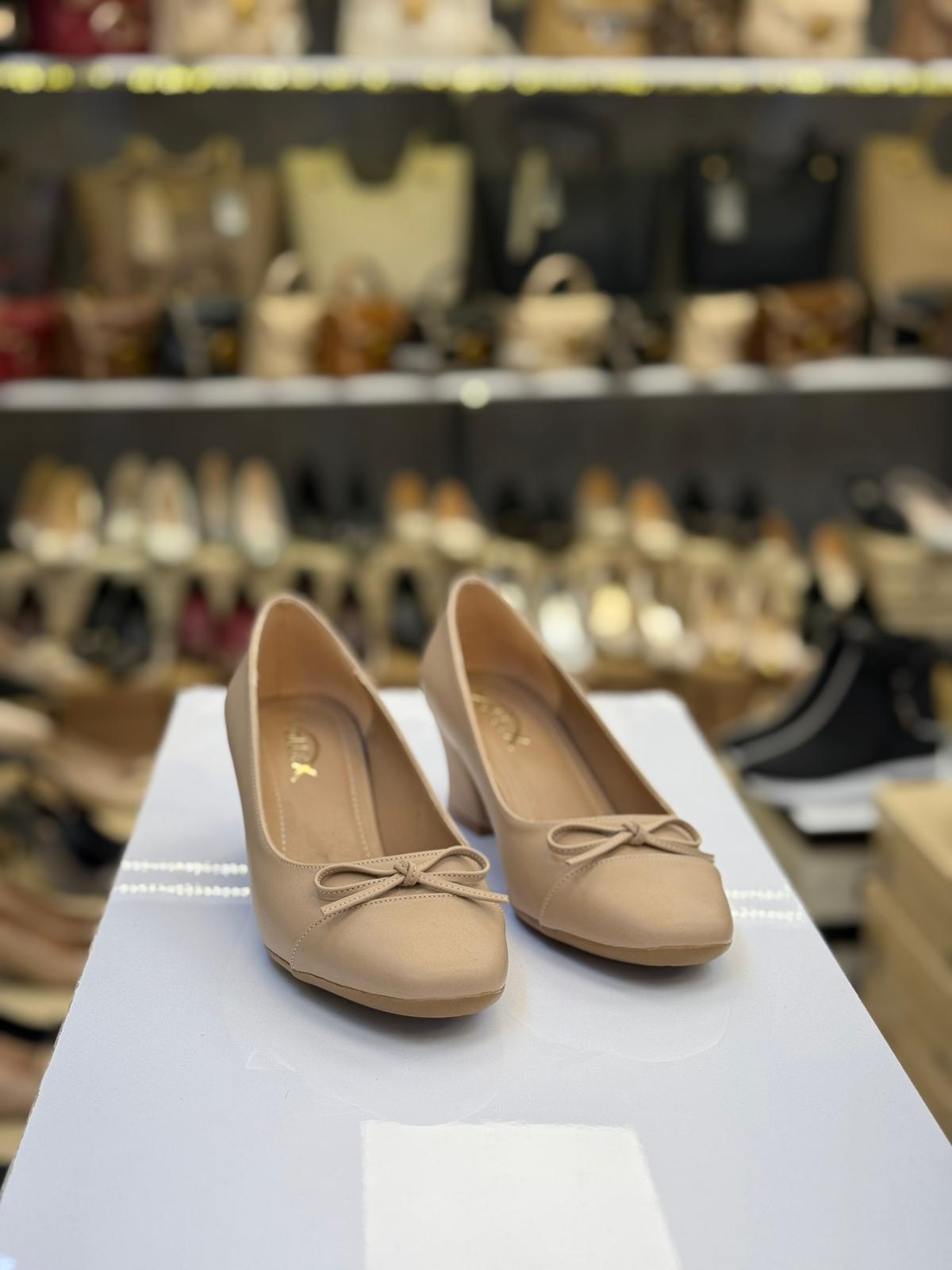 Önü Fiyonklu Topuklu Günlük Ayakkabı