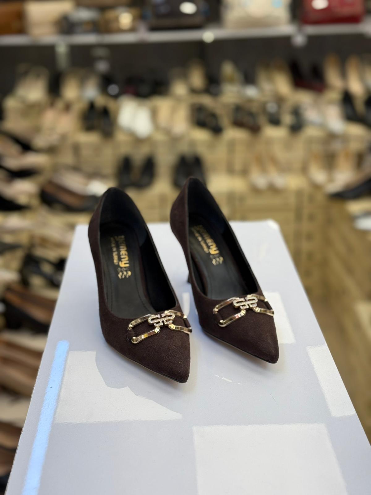 Önü Tokalı Sivri Burun Stiletto