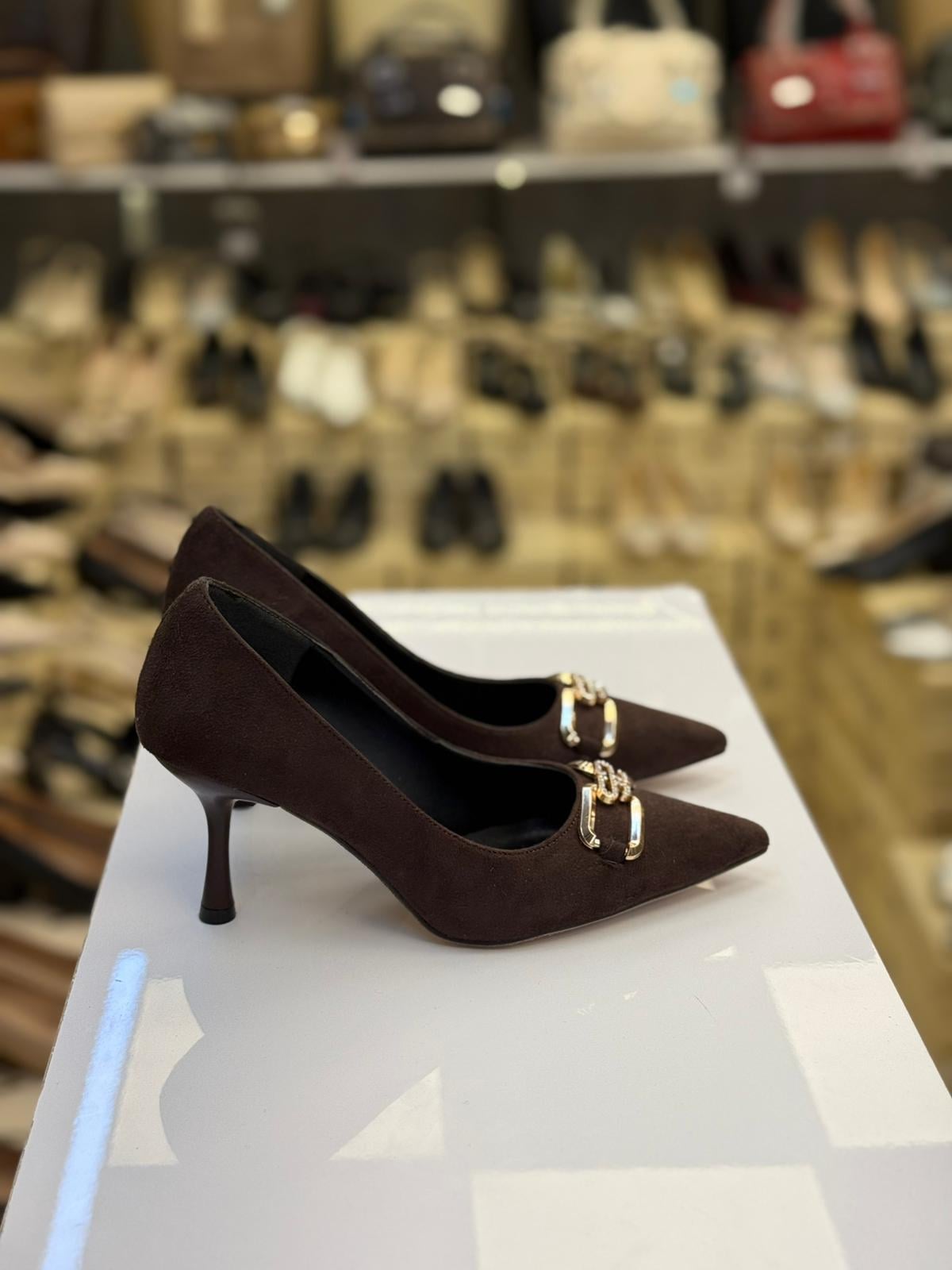 Önü Tokalı Sivri Burun Stiletto