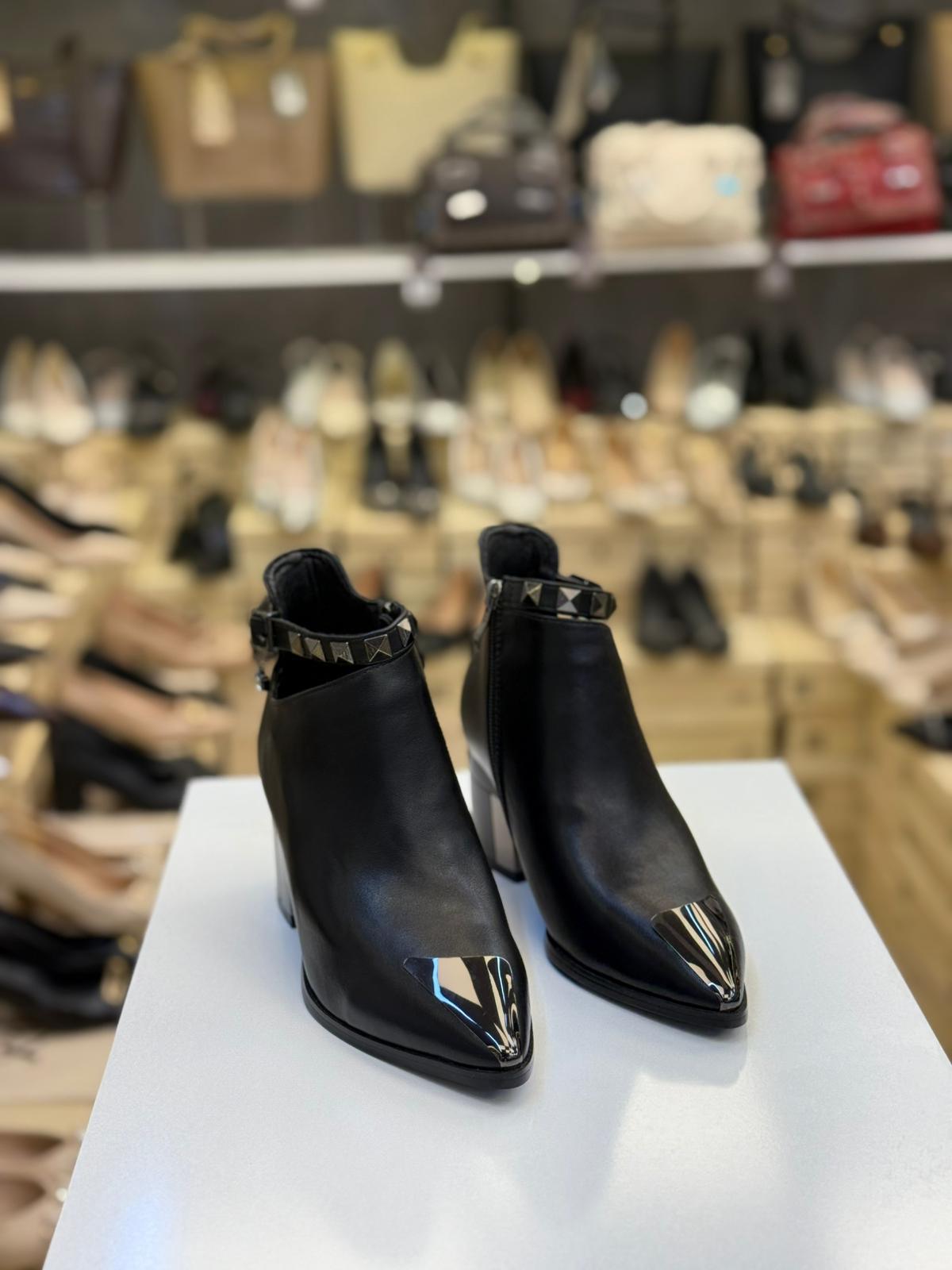 Özel Seri Bilek Kapsül Detaylı Kadın Bot Siyah Kriste Bell