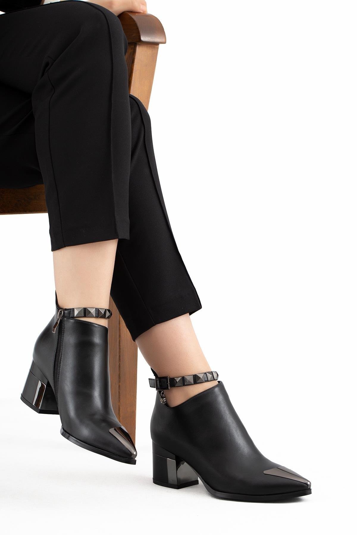 Özel Seri Bilek Kapsül Detaylı Kadın Bot Siyah Kriste Bell