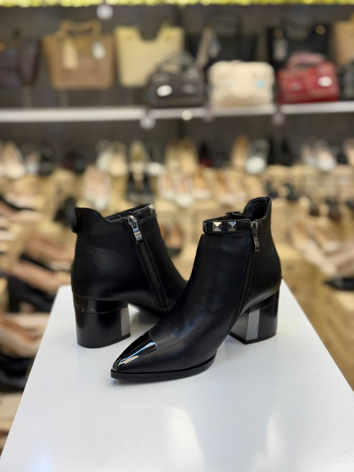 Özel Seri Bilek Kapsül Detaylı Kadın Bot Siyah Kriste Bell