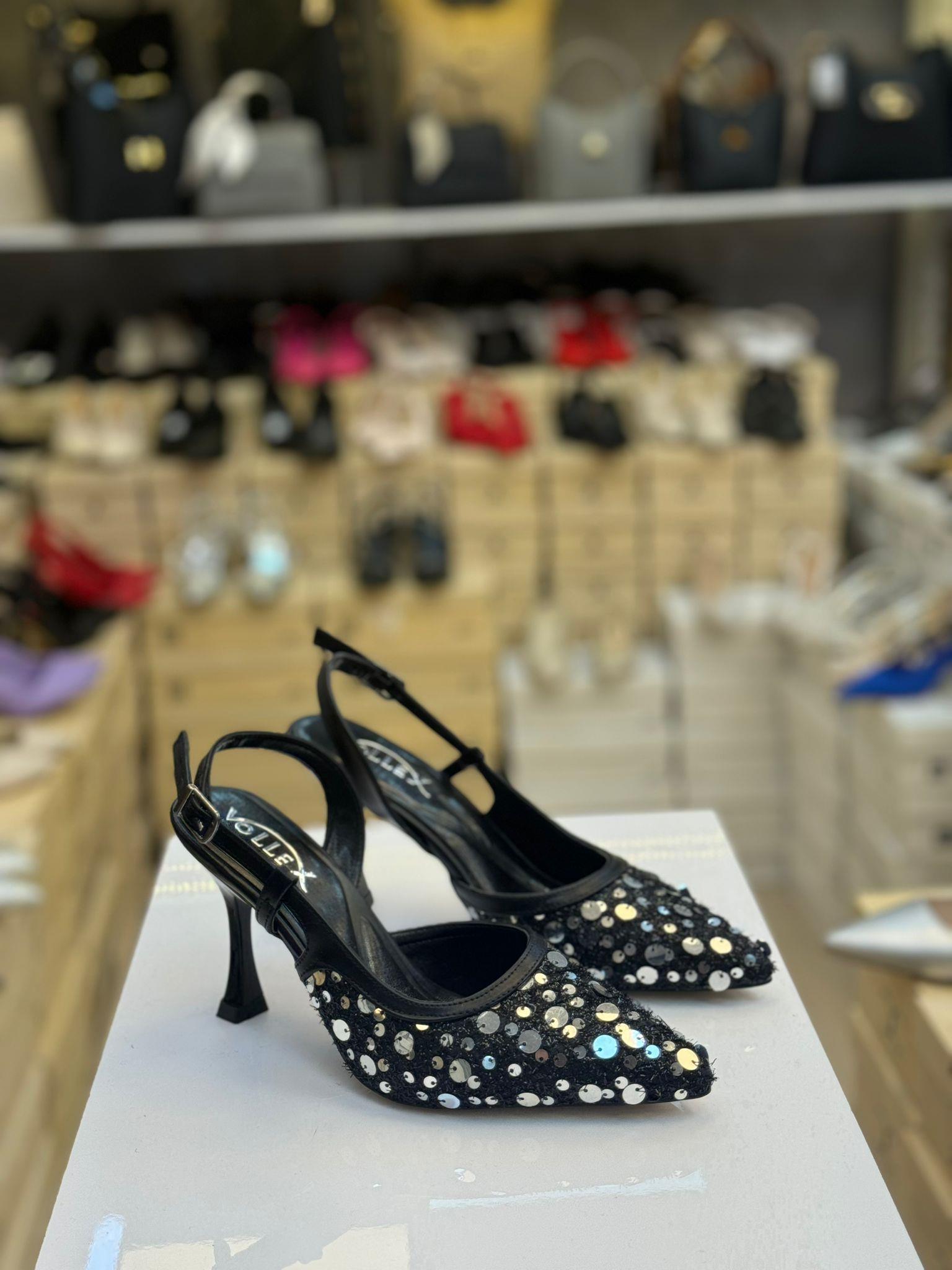 Pullu Siyah Stiletto