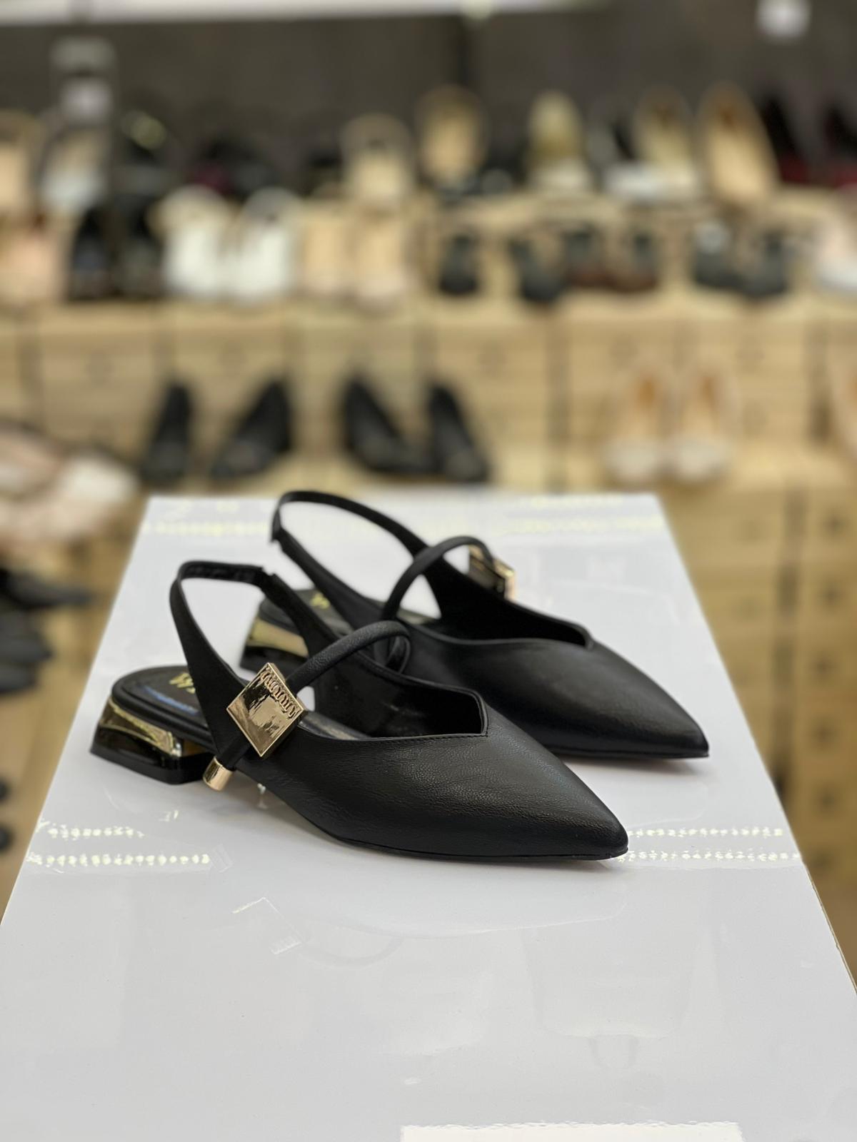 Rahat Arka Açık Taş Detaylı Babet Siyah