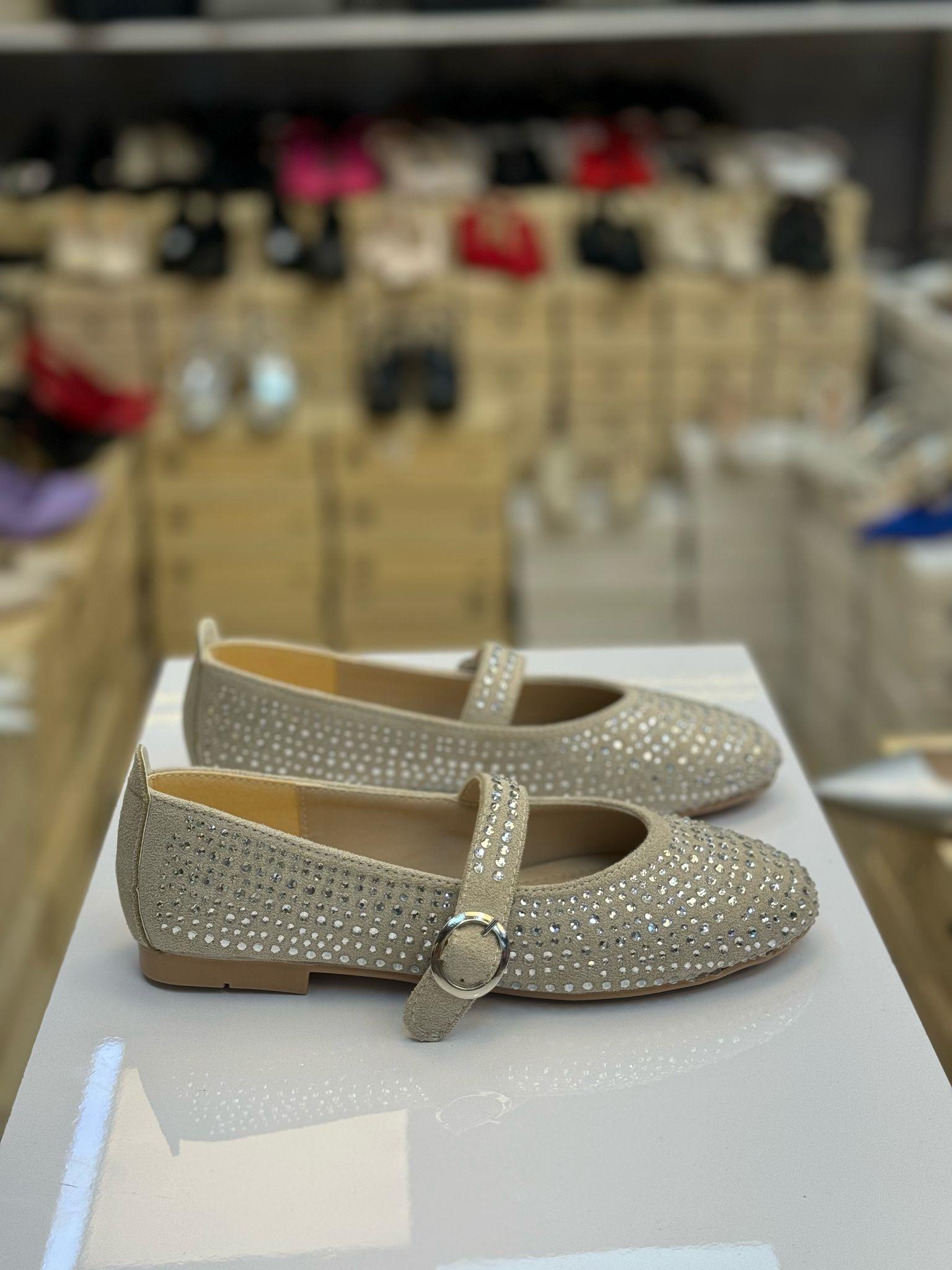 Rahat Kadın Günlük Taş Detaylı Yuvarlak Burun Babet