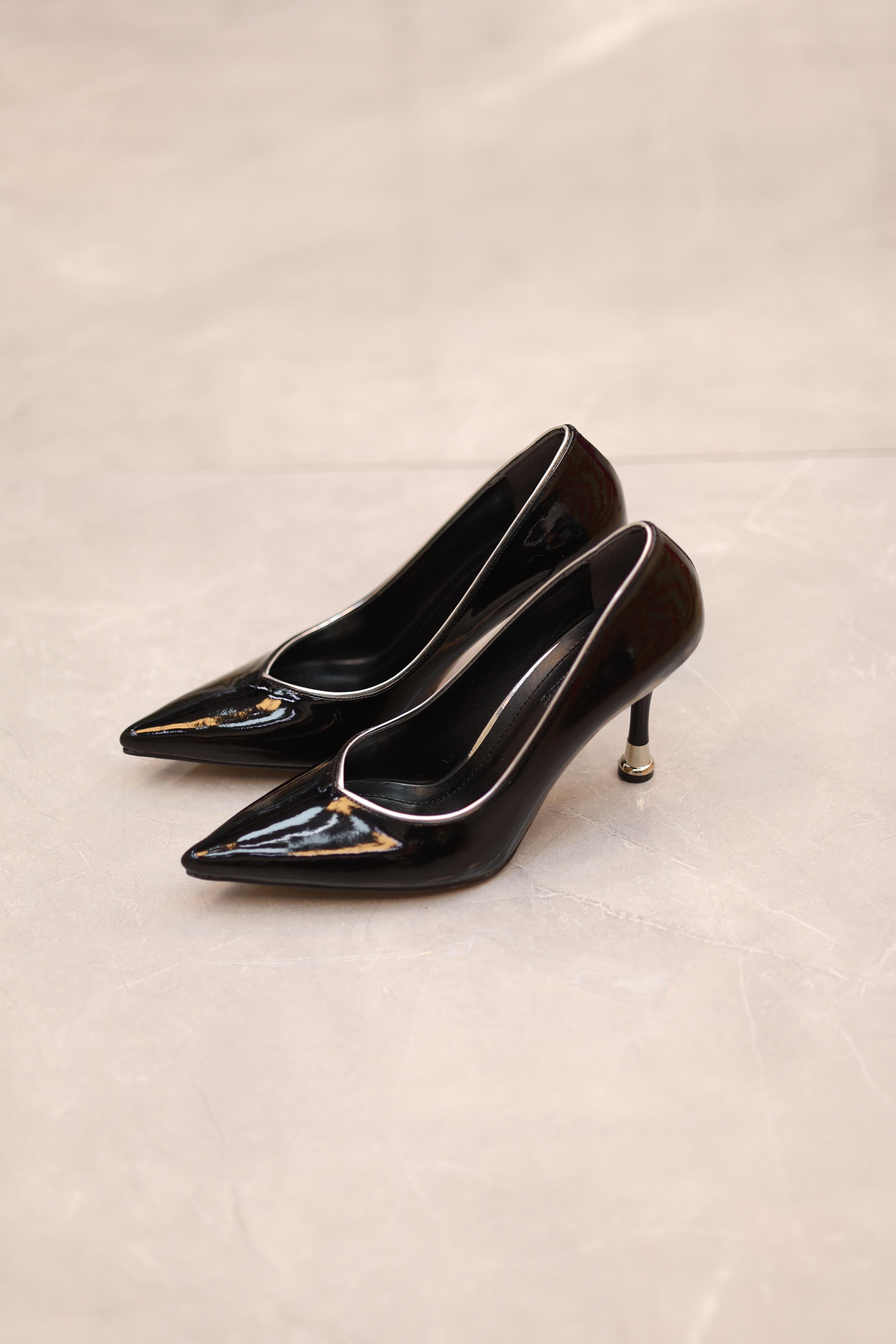 Rugan Gümüş Detaylı Rugan Stiletto