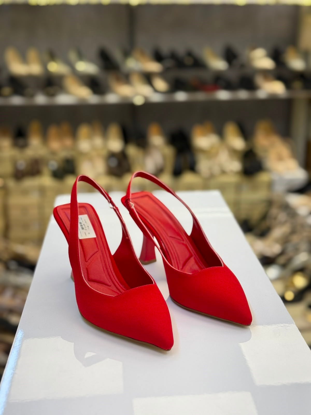 Saten Arkası Açık Kırmızı Stiletto