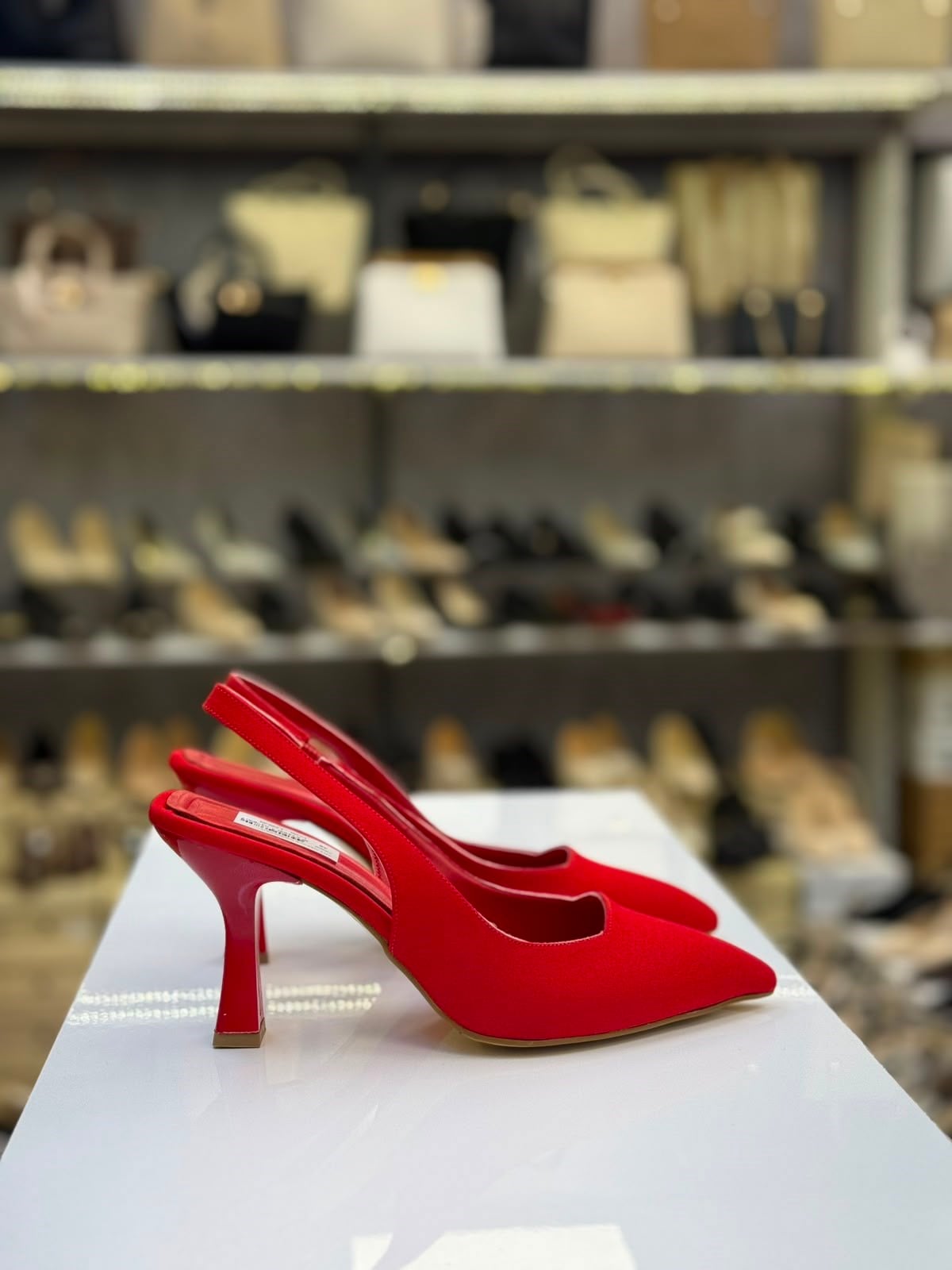 Saten Arkası Açık Kırmızı Stiletto