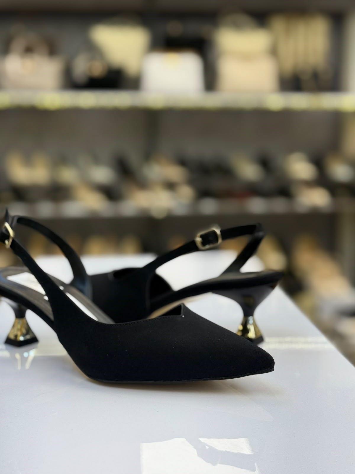 Saten Yan Açık Detaylı Kısa Topuk Stiletto Siyah