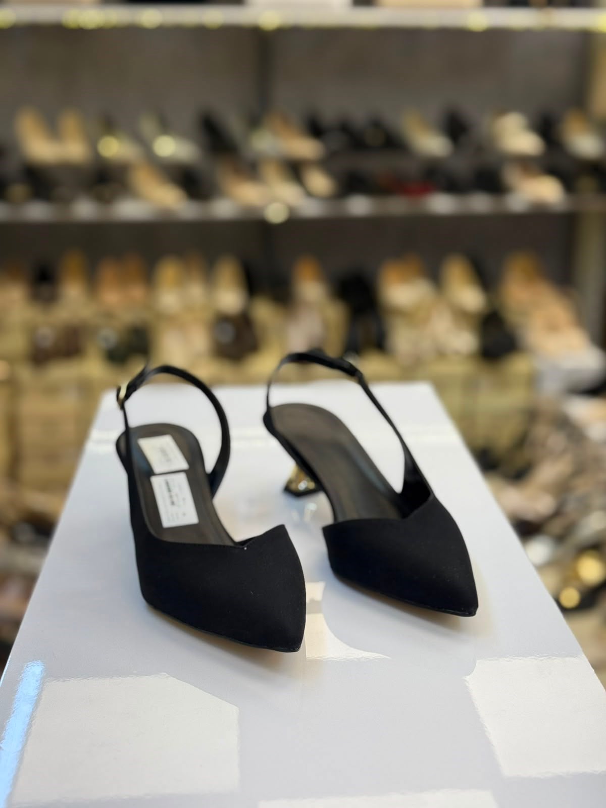 Saten Yan Açık Detaylı Kısa Topuk Stiletto Siyah