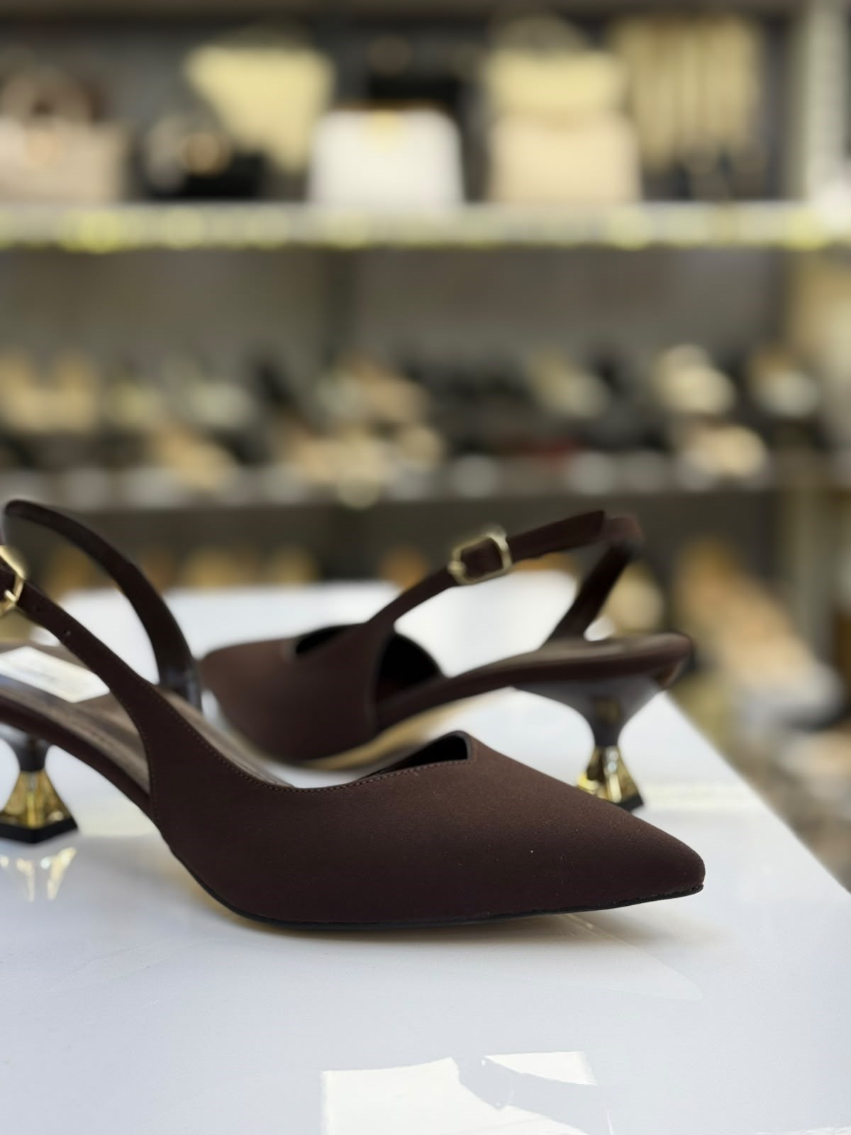 Saten Yan Açık Detaylı Kısa Topuk Stiletto Kahve
