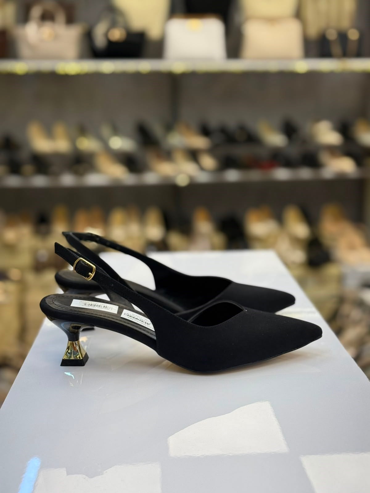 Saten Yan Açık Detaylı Kısa Topuk Stiletto Siyah