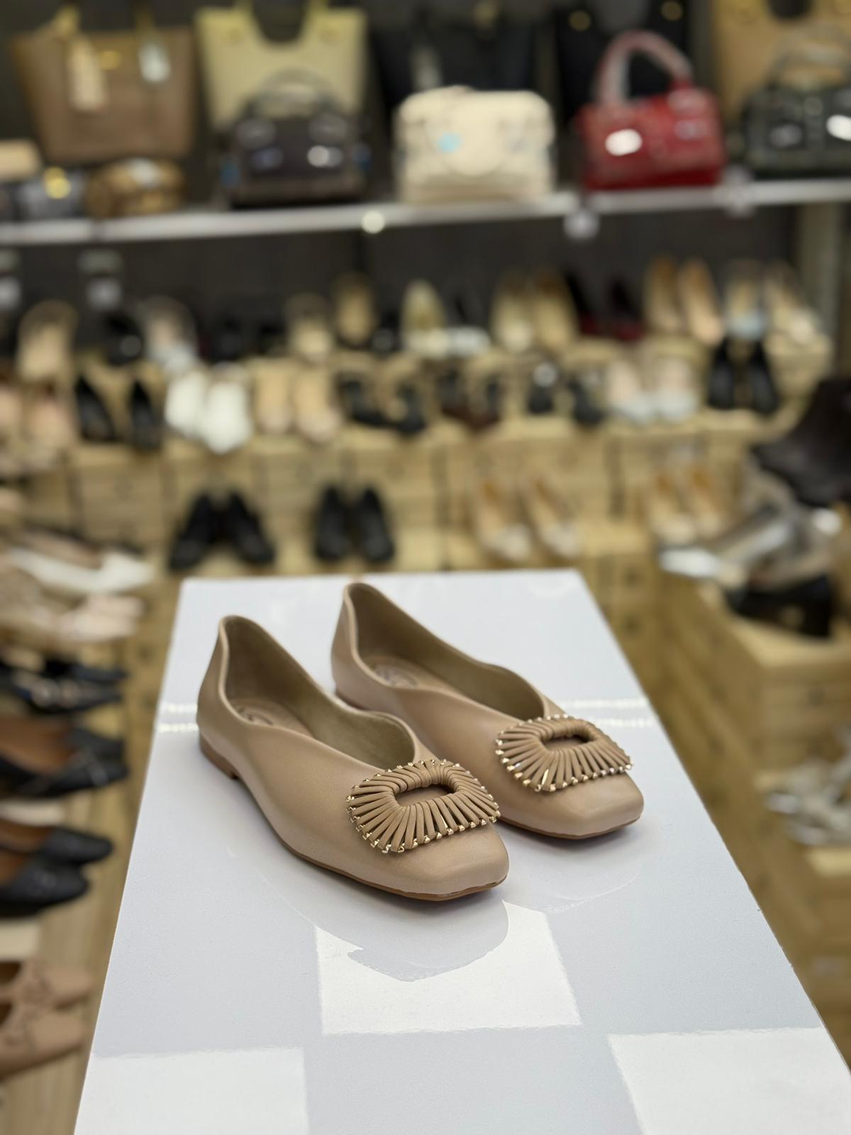 Şık Tokalı Ten Babet