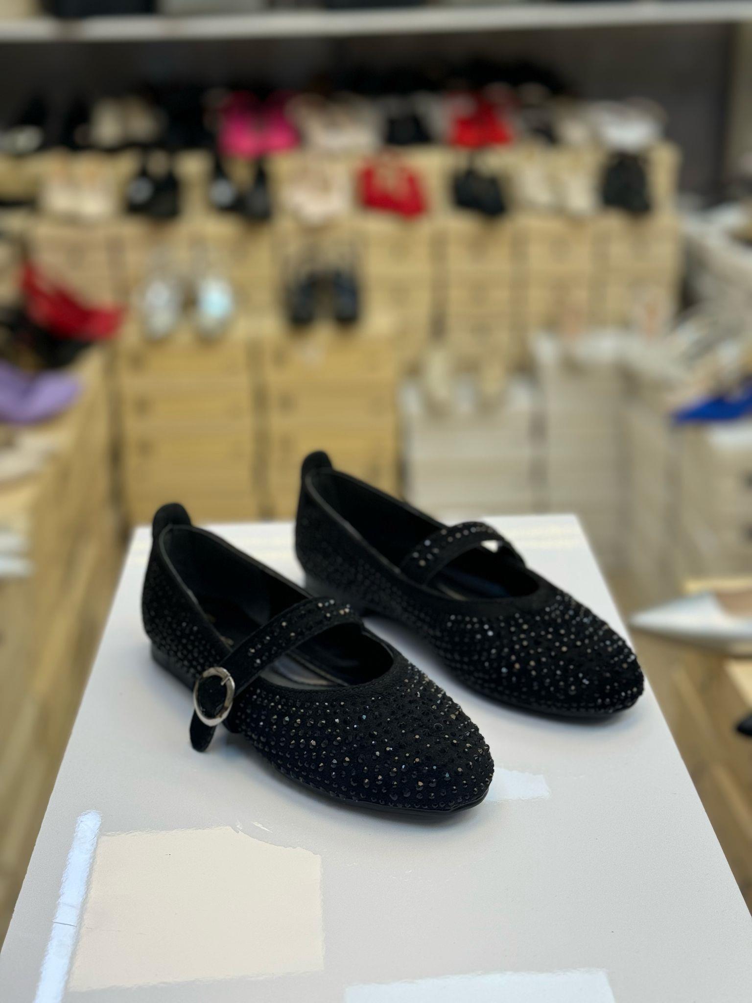 Şık ve Rahat Taşlı Kadın Babet – Yuvarlak Burun Tasarım