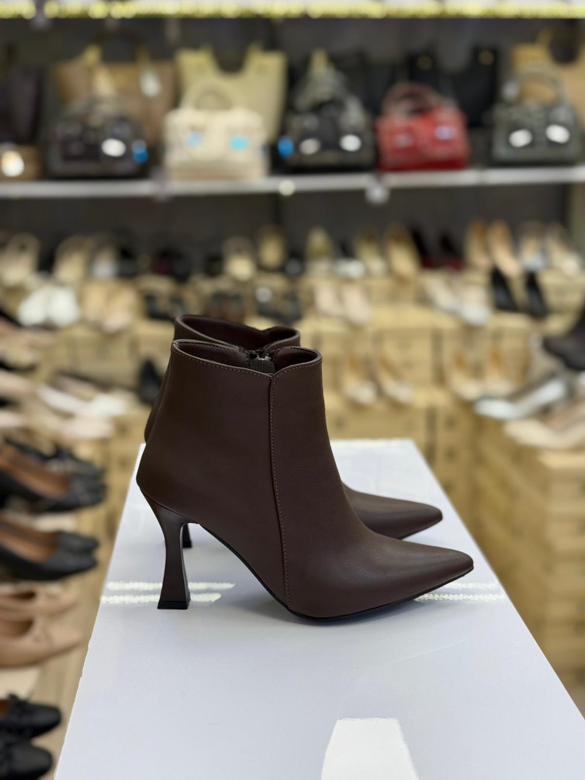 Sivri Burun Kadeh Topuk Rahat Bot