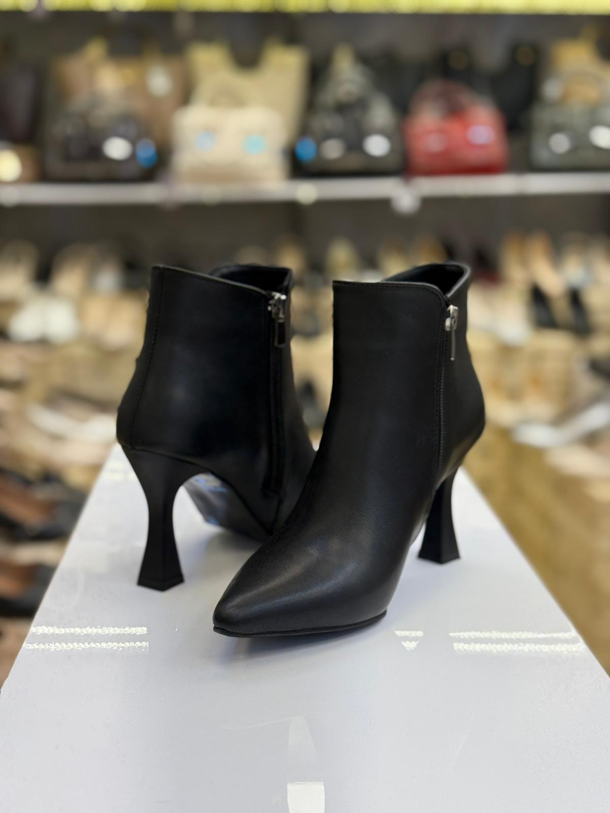 Sivri Burun Kadeh Topuk Rahat Bot