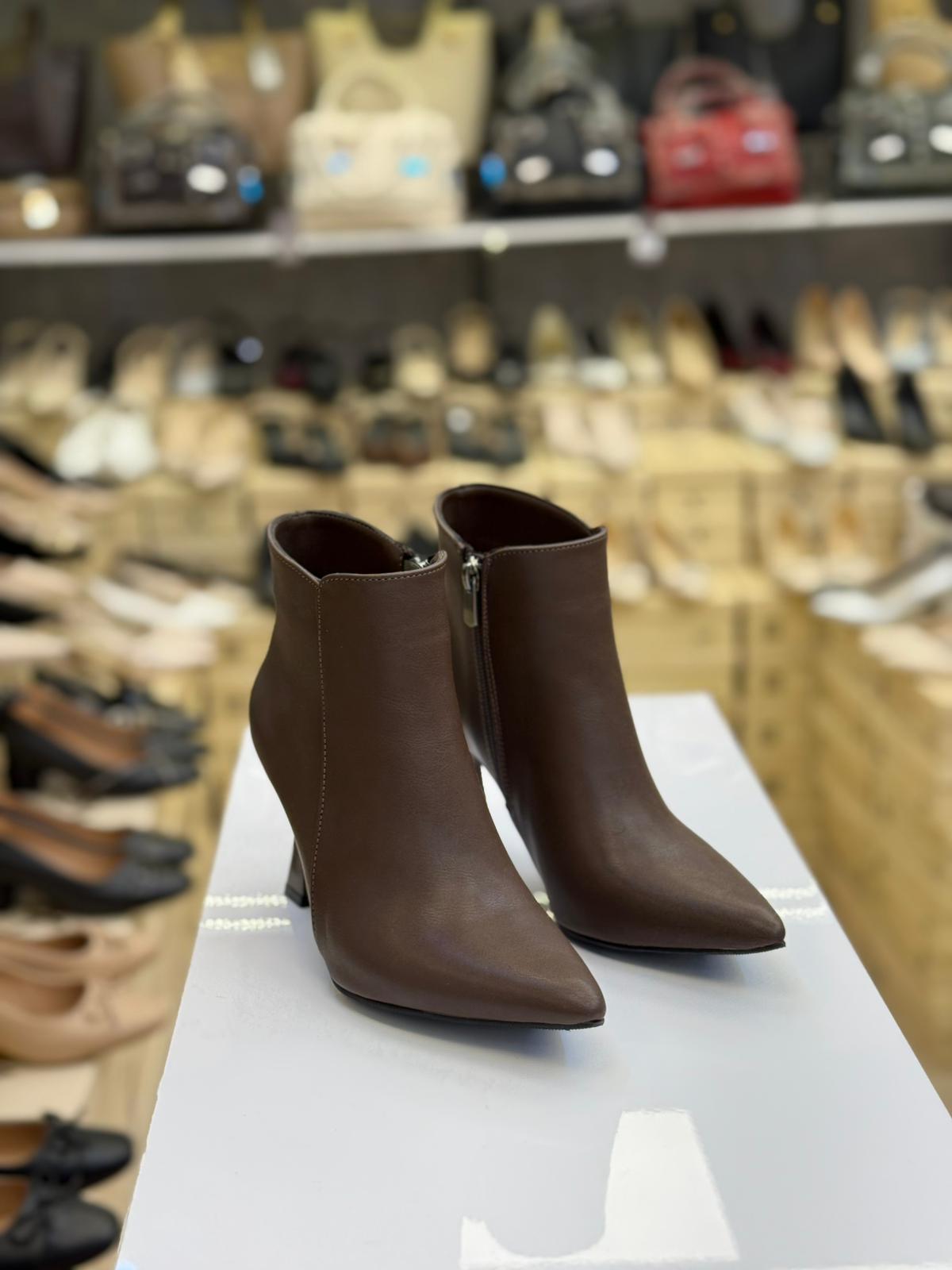 Sivri Burun Kadeh Topuk Rahat Bot