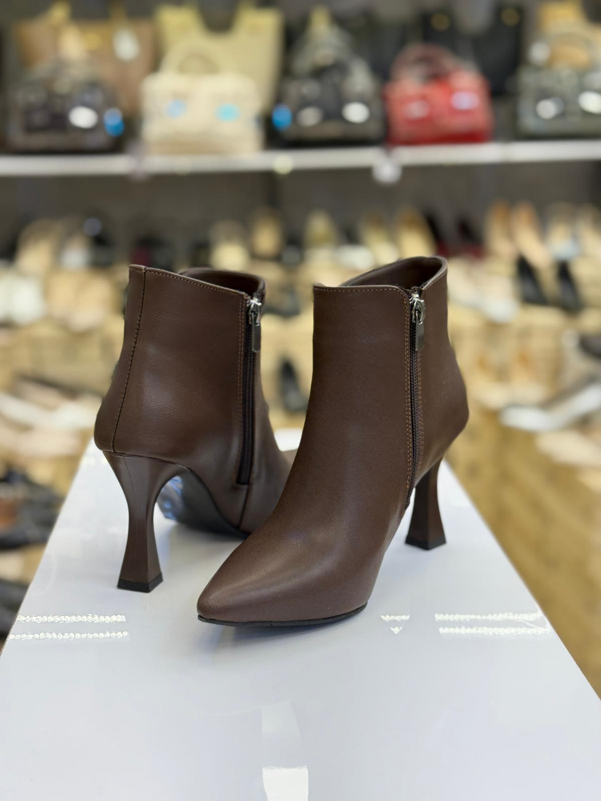 Sivri Burun Kadeh Topuk Rahat Bot