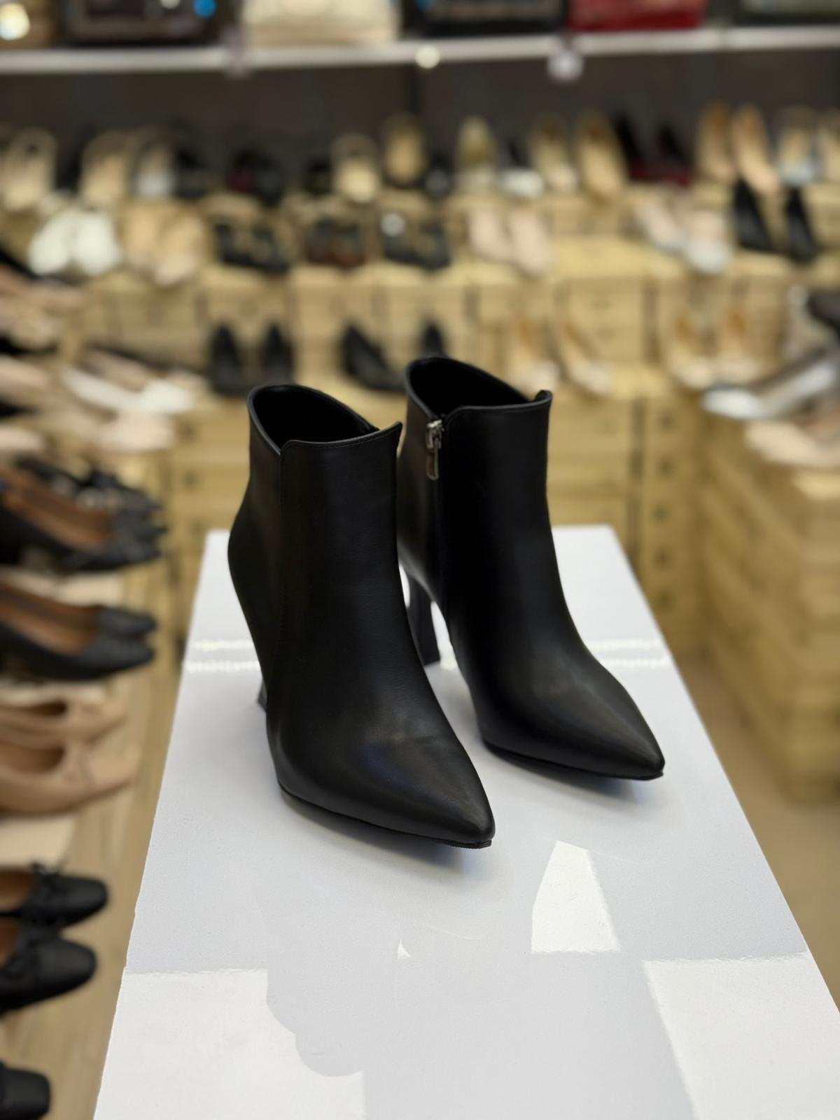 Sivri Burun Kadeh Topuk Rahat Bot