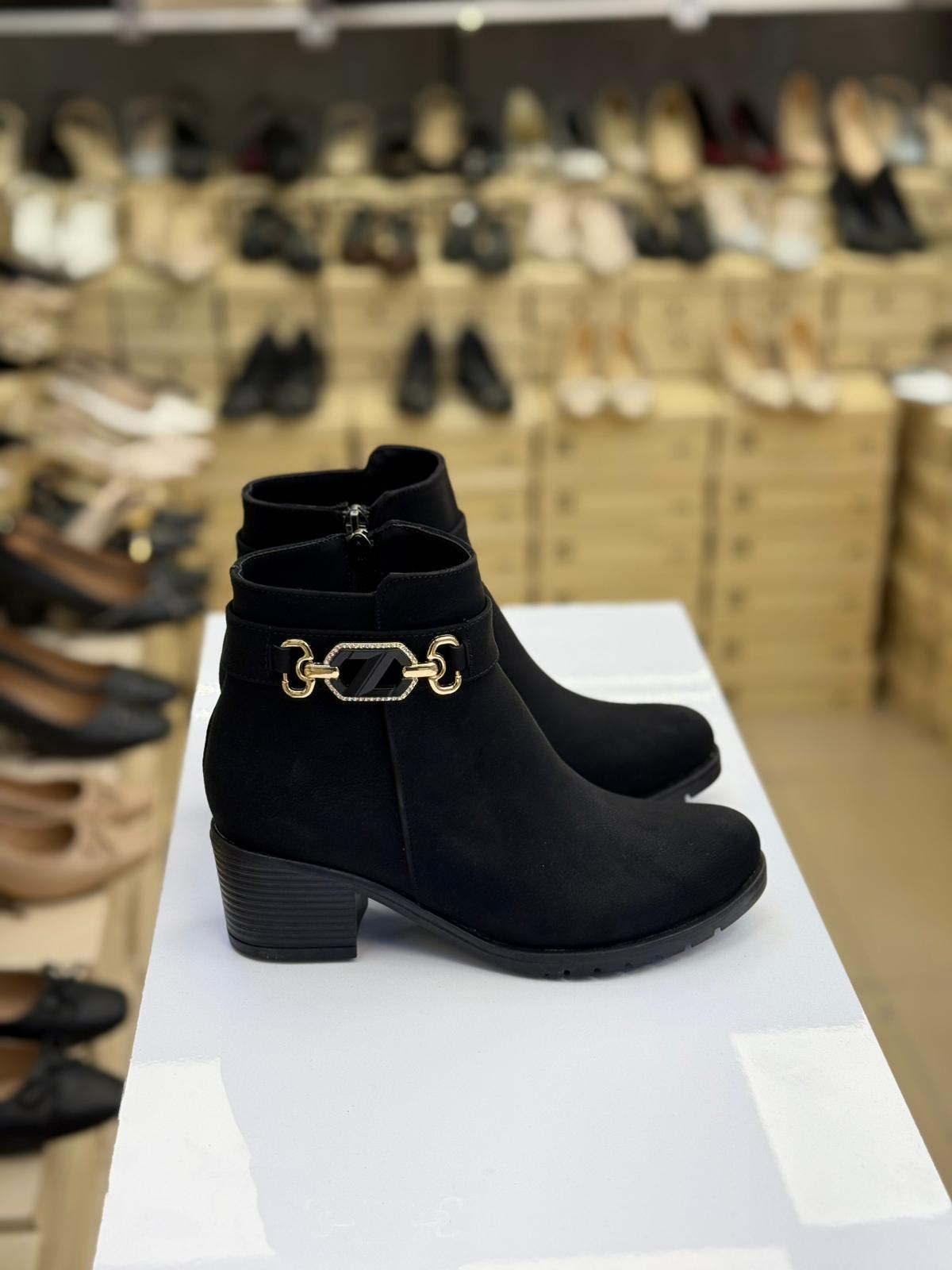 Siyah Fermuarlı Kadın Bot CC01-SYH