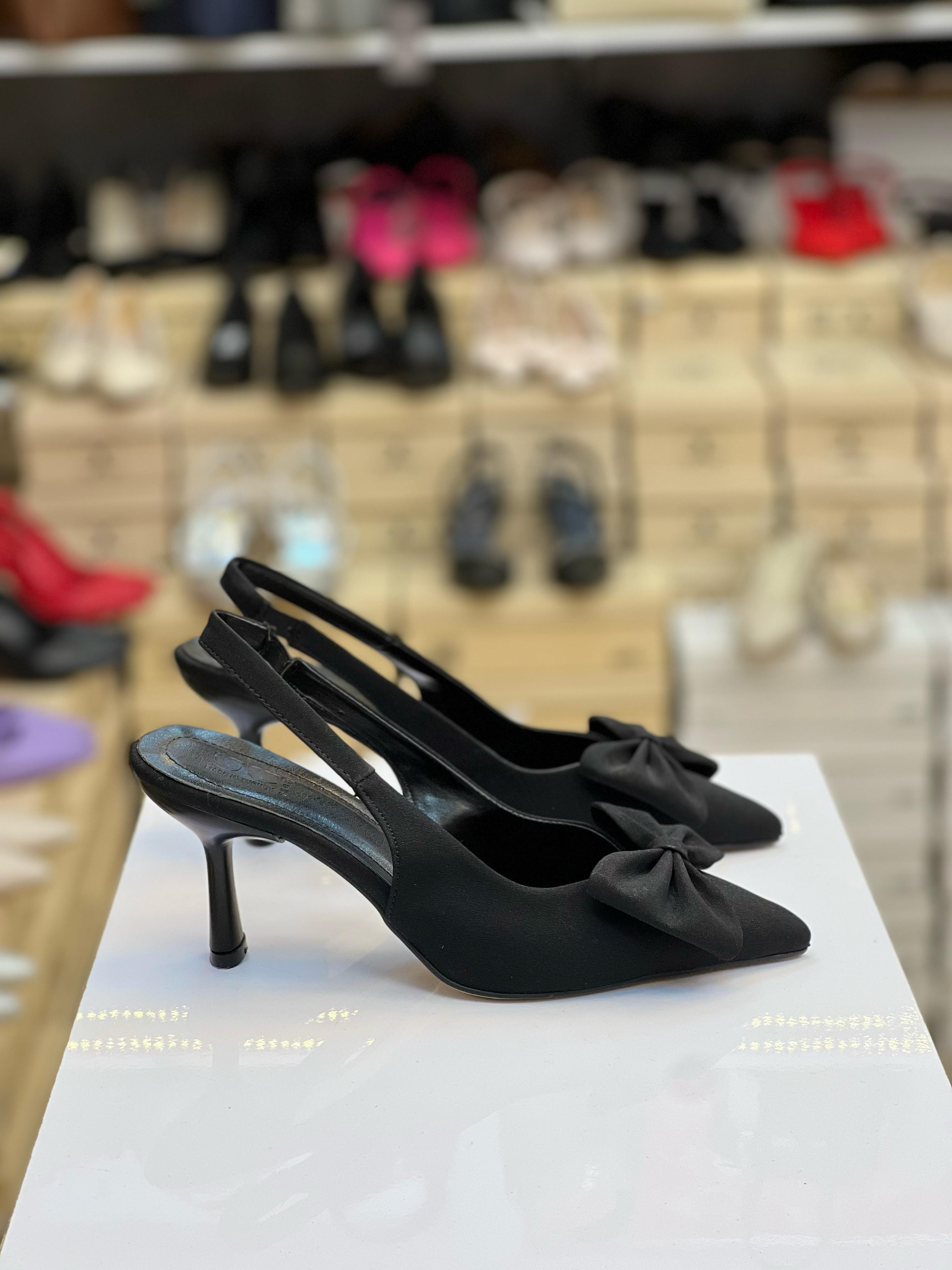 Siyah Fiyonklu Arkası Açık Rahat Stiletto