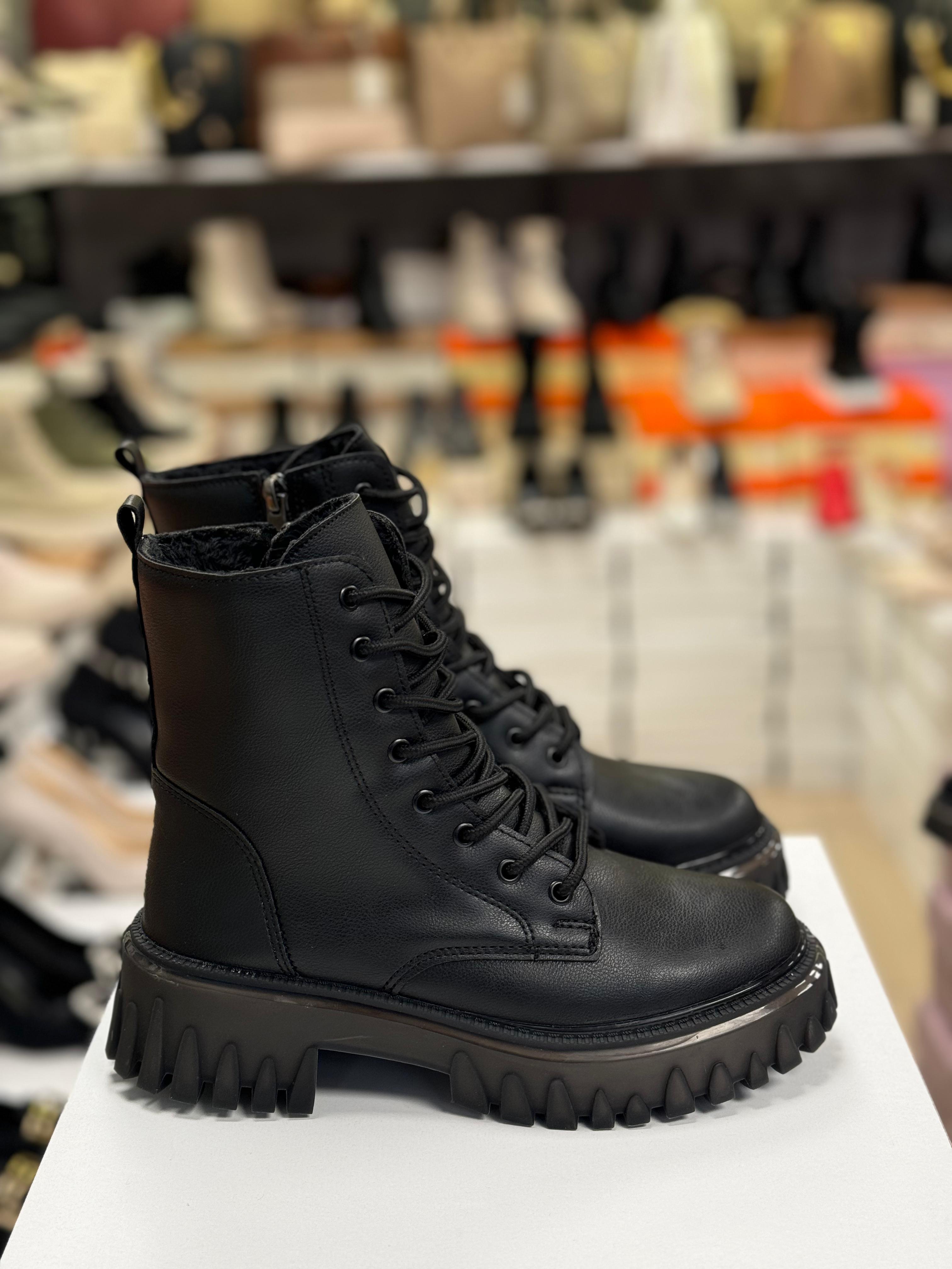 Siyah Kadın Bağcıklı İçi Kürklü İthal Taban Postal