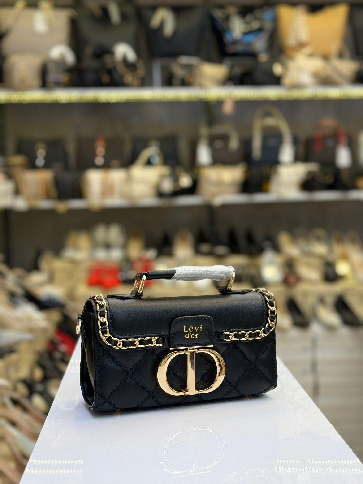 Siyah Levidor Çanta – Şık ve Kullanışlı