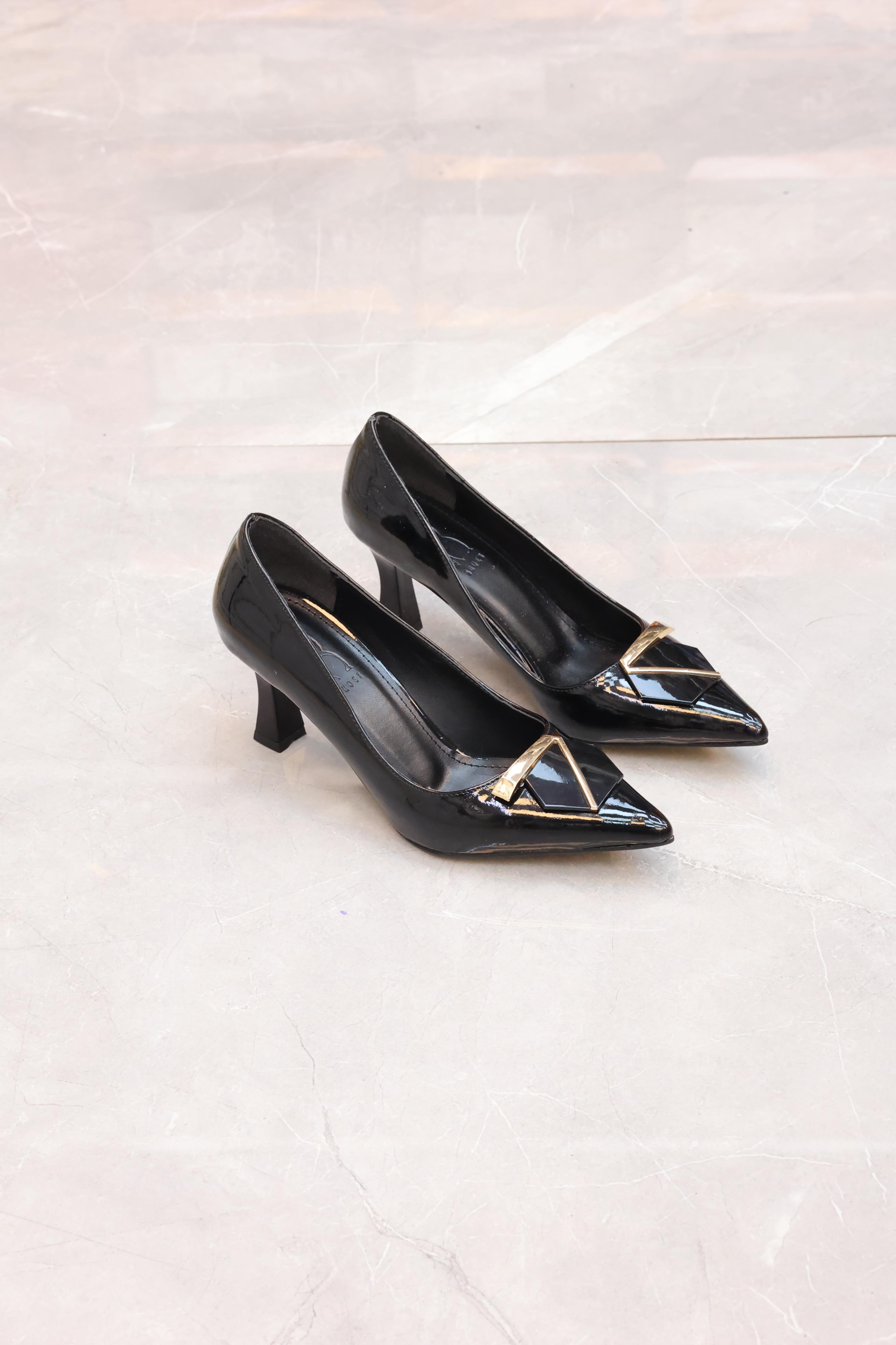 Siyah Rugan Tokalı Yeni Sezon Stiletto
