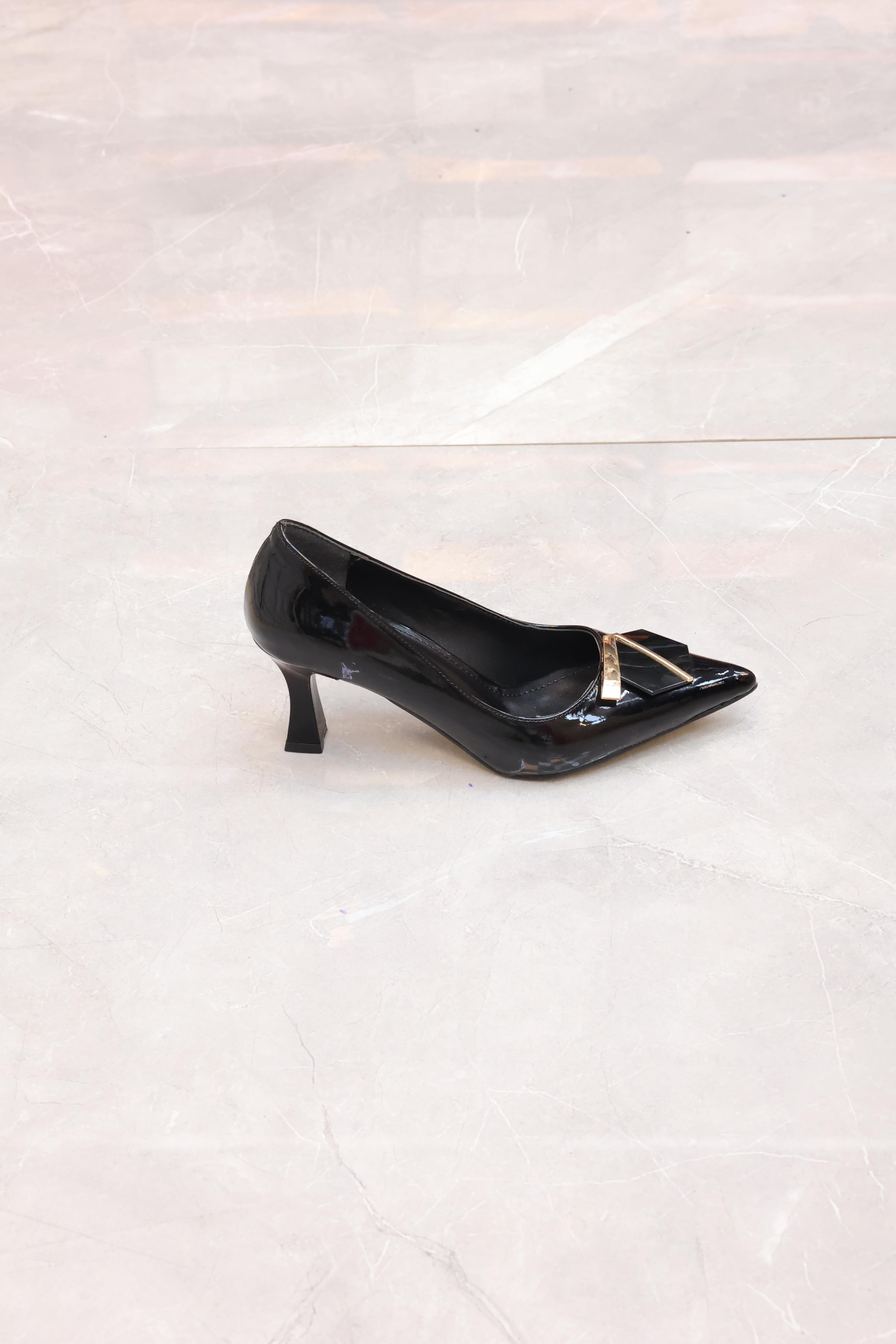 Siyah Rugan Tokalı Yeni Sezon Stiletto