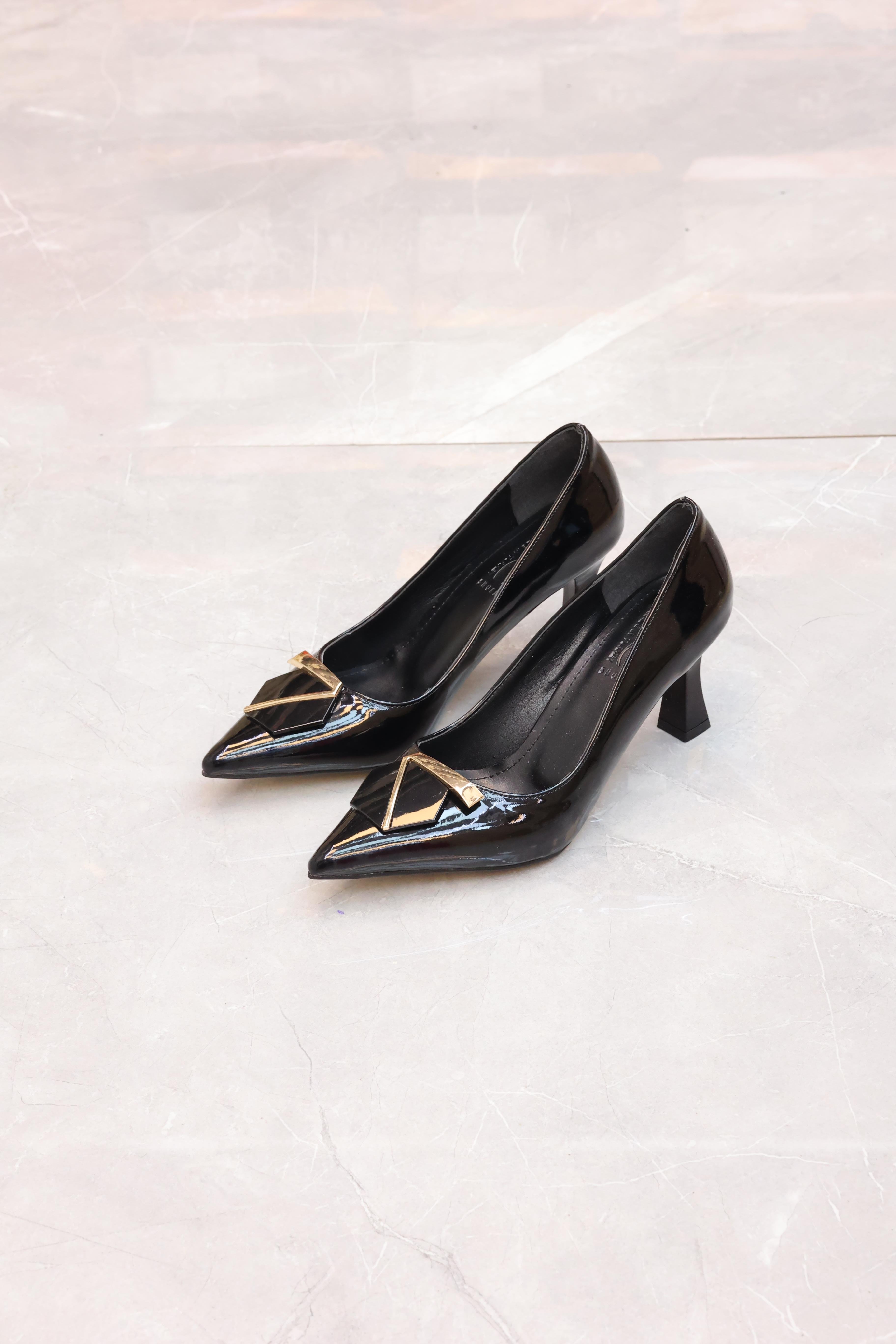 Siyah Rugan Tokalı Yeni Sezon Stiletto