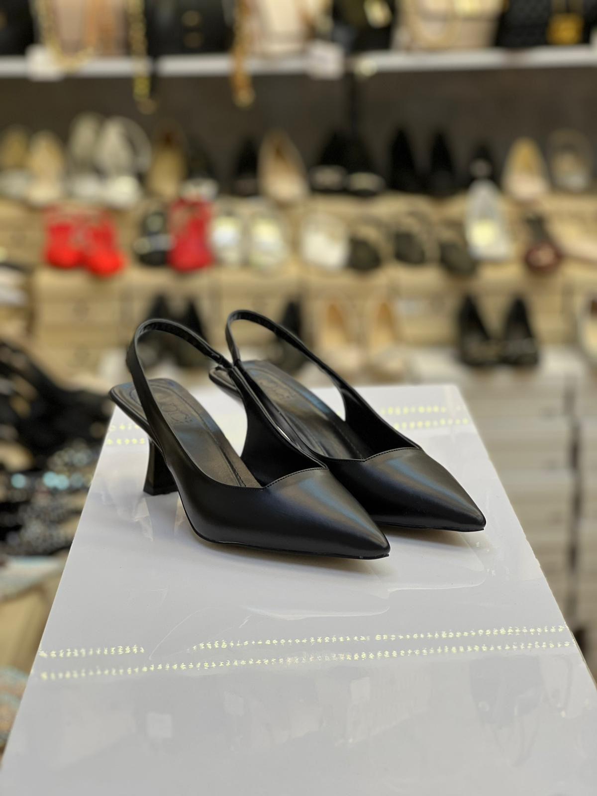 Siyah Stiletto Arkası Açık